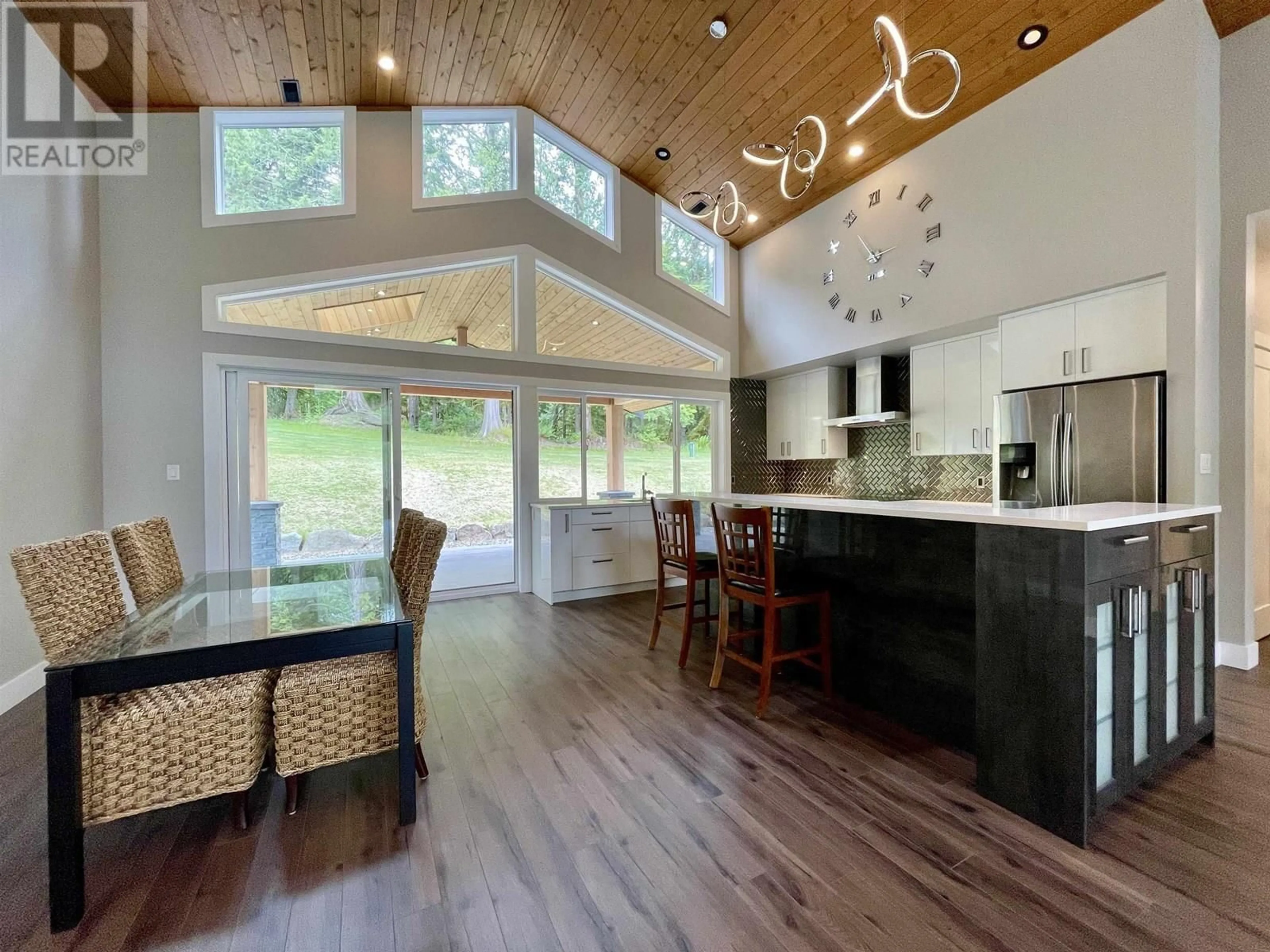 Open concept kitchen, wood/laminate floor for 2061 TWIN CREEKS ROAD, Langdale British Columbia V0N1V6