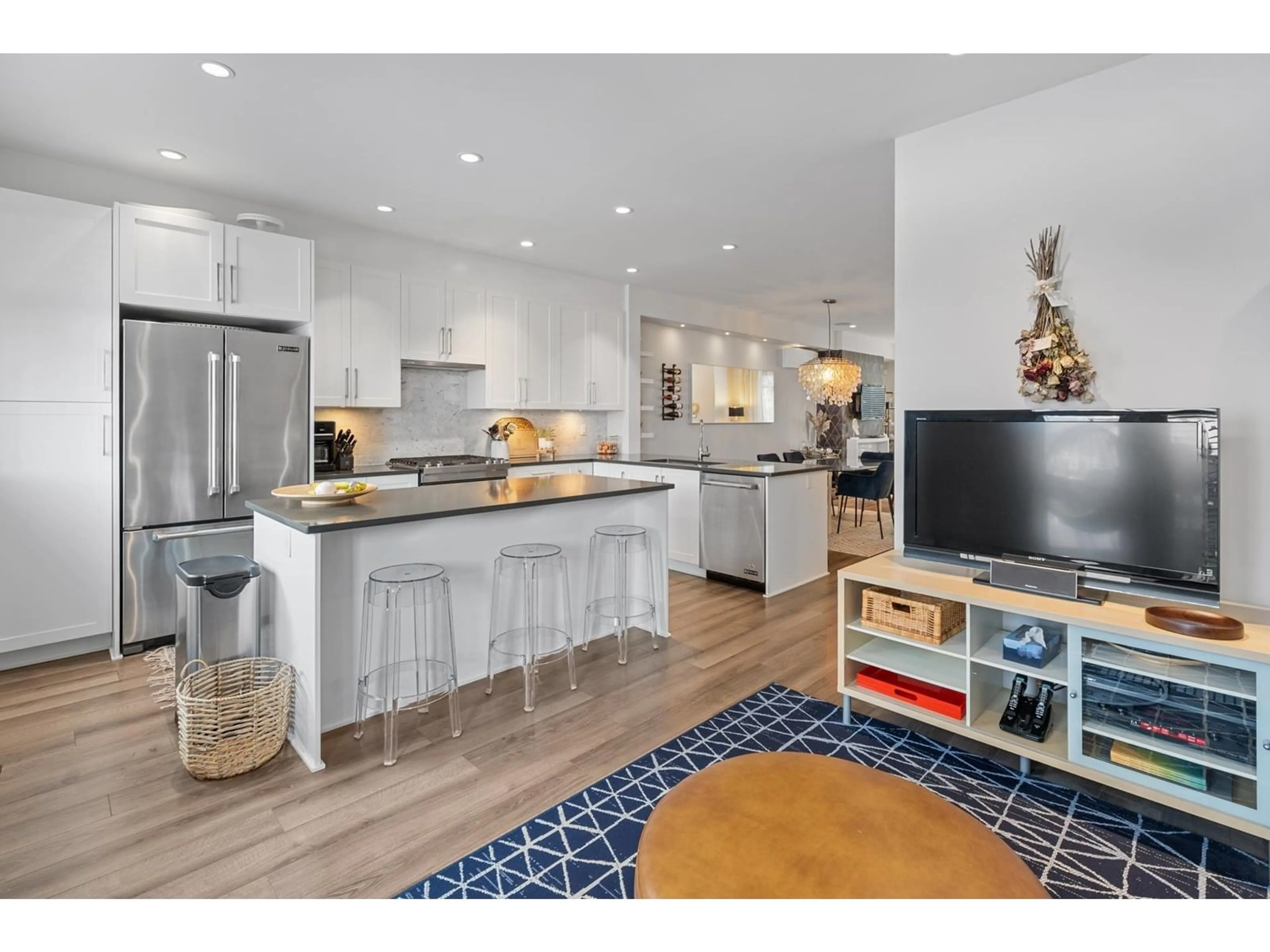 Open concept kitchen, unknown for 16447 24, Surrey British Columbia V3Z0V8