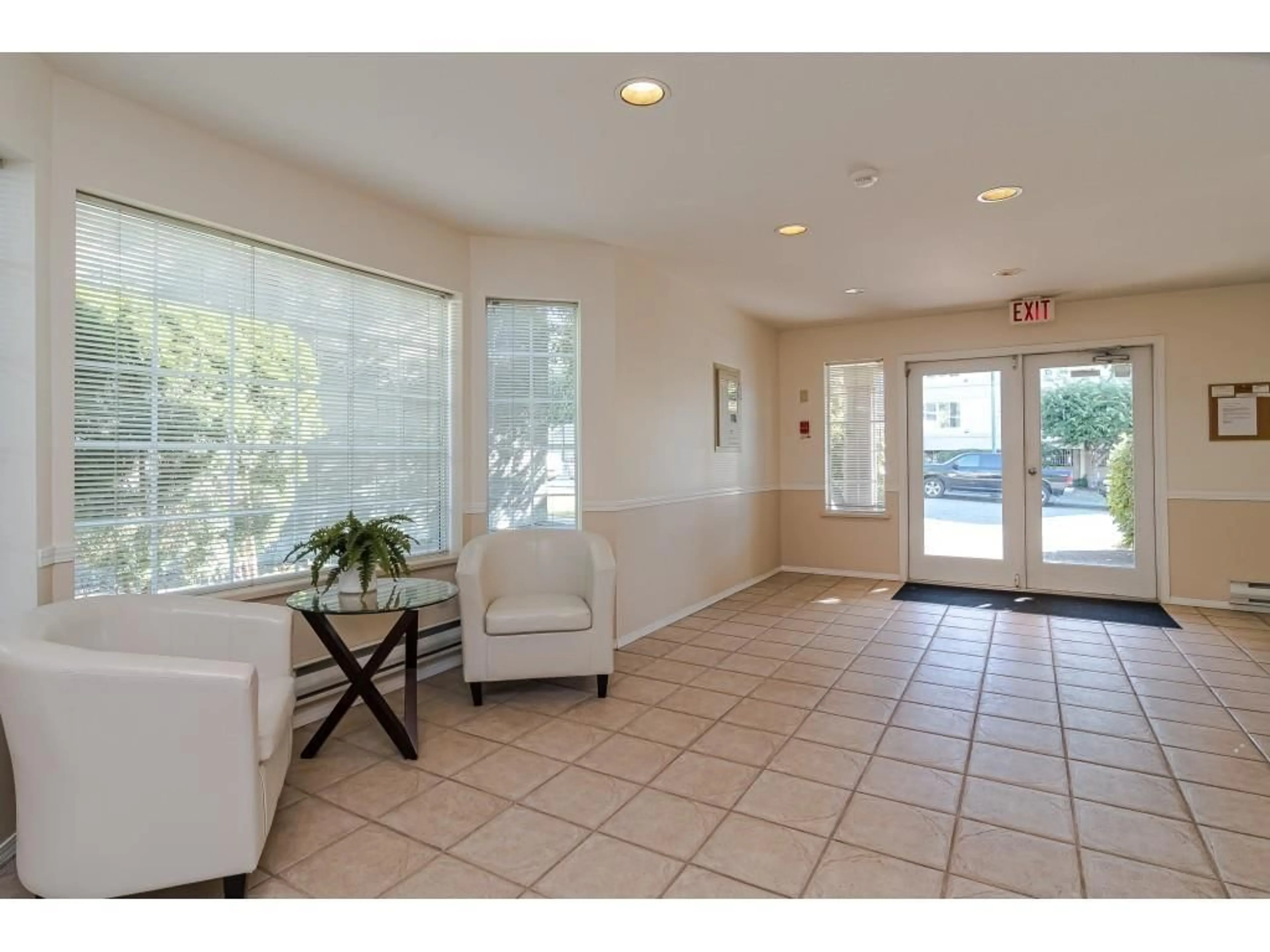 Indoor foyer for 204 - 1369 GEORGE, White Rock British Columbia V4B4A1