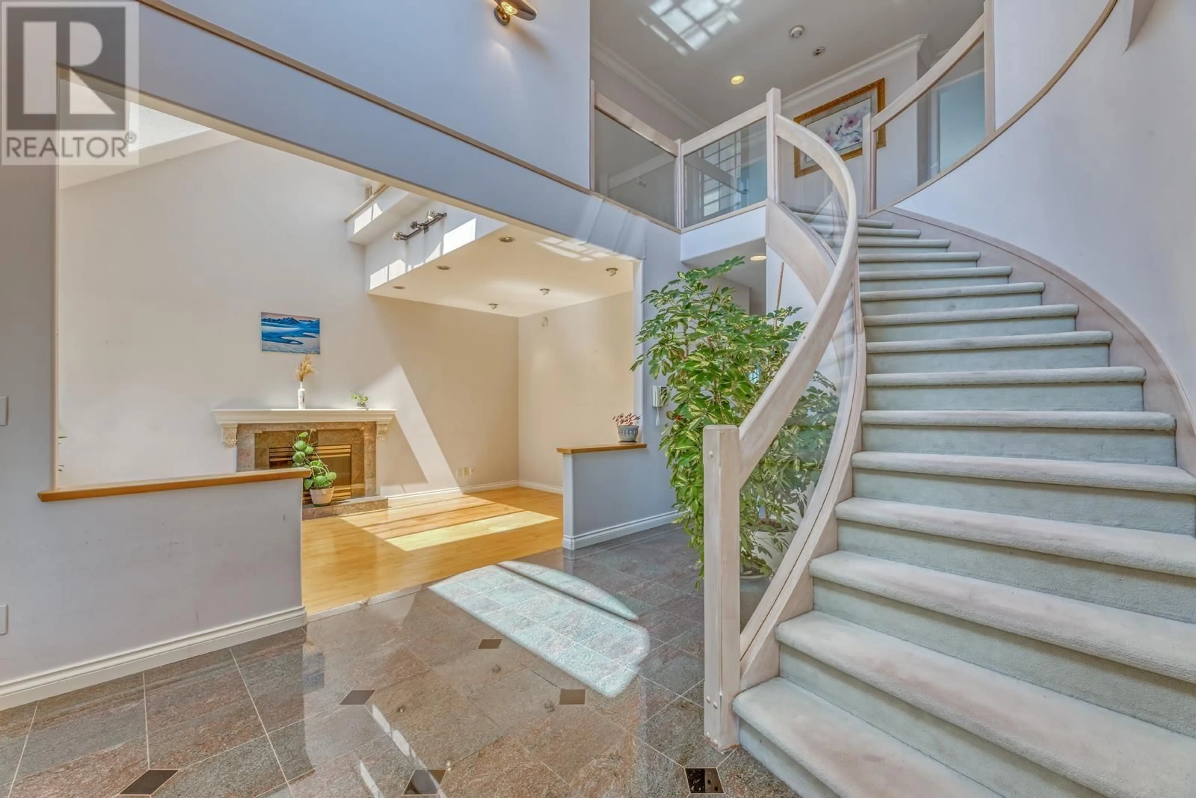 Indoor foyer for 2249 FRASERVIEW DRIVE, Vancouver British Columbia V5P2N2