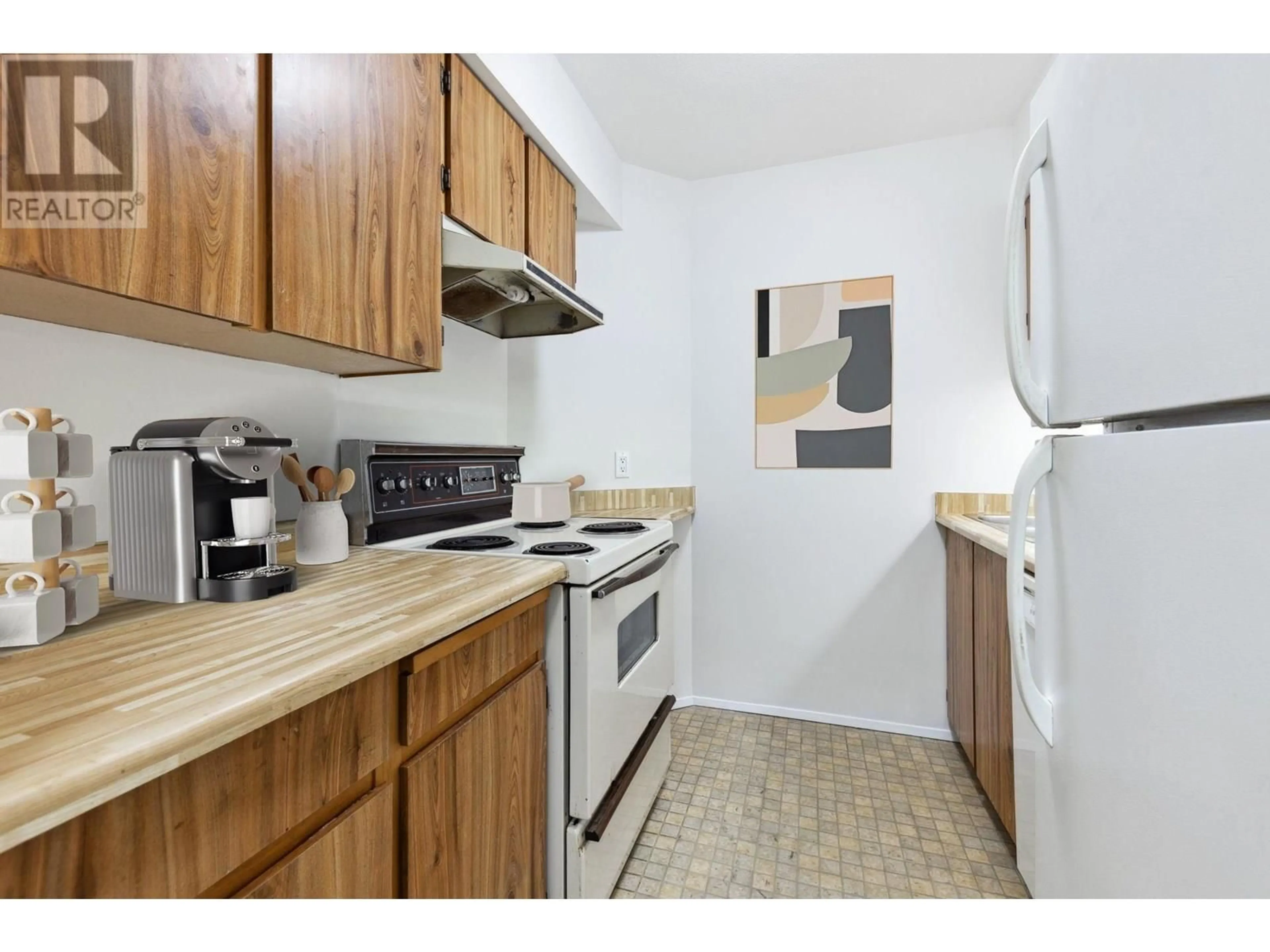 Standard kitchen, unknown for 703 - 2041 BELLWOOD AVENUE, Burnaby British Columbia V5B4V5