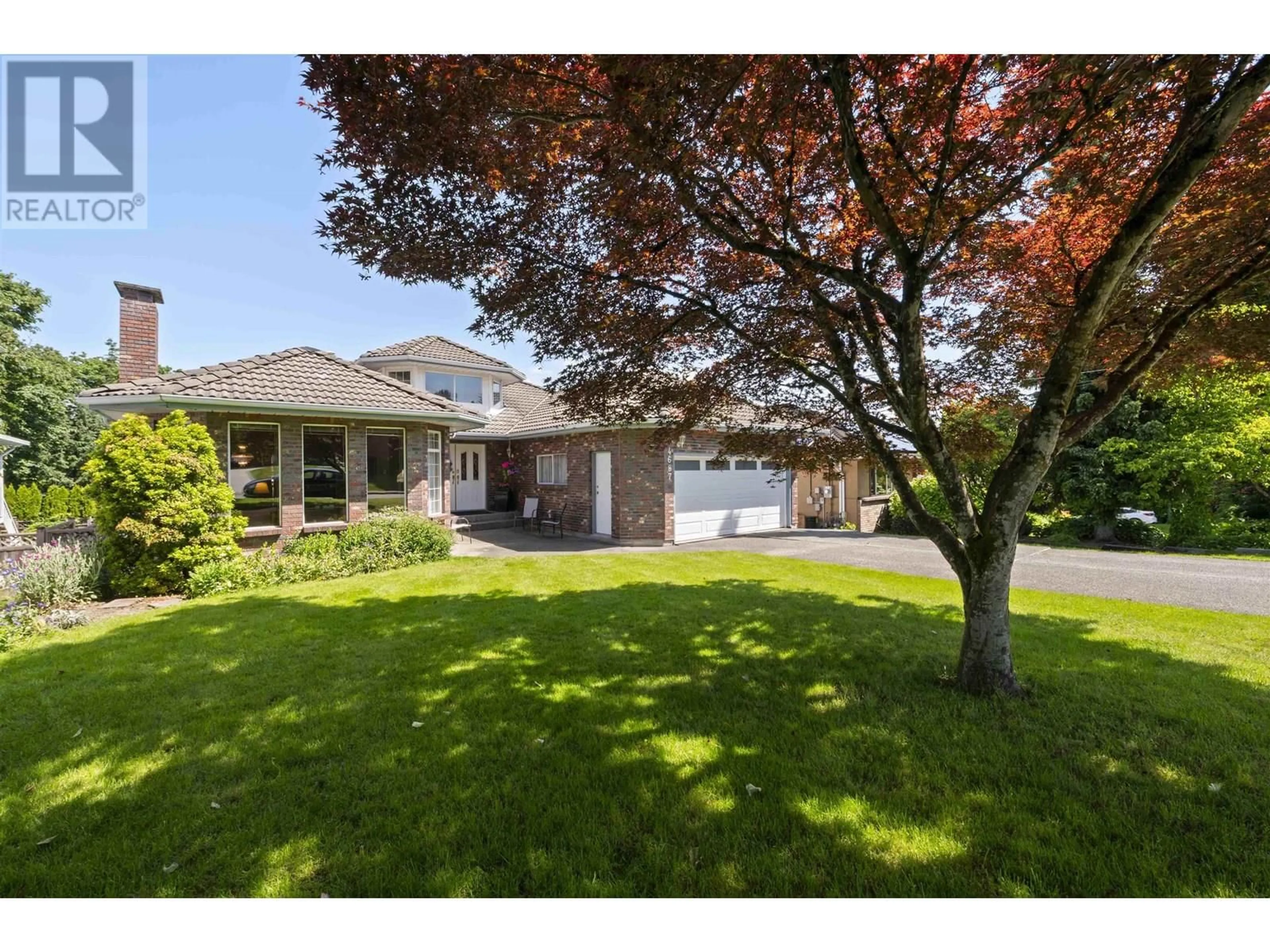 A pic from outside/outdoor area/front of a property/back of a property/a pic from drone, street for 4687 GRASSMERE STREET, Burnaby British Columbia V5G2N8