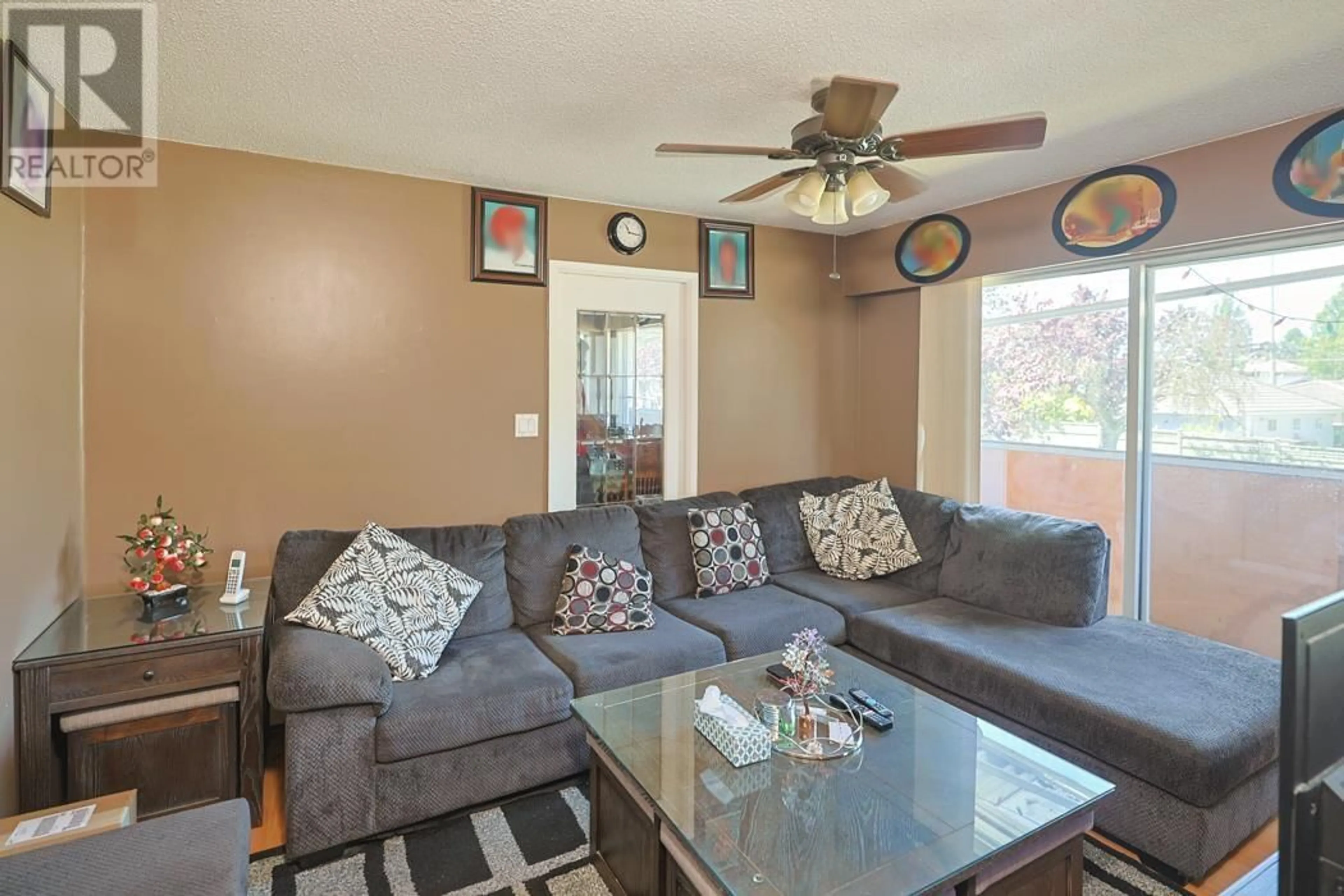 Living room with furniture, unknown for 7310 GLADSTONE STREET, Vancouver British Columbia V5P4G8