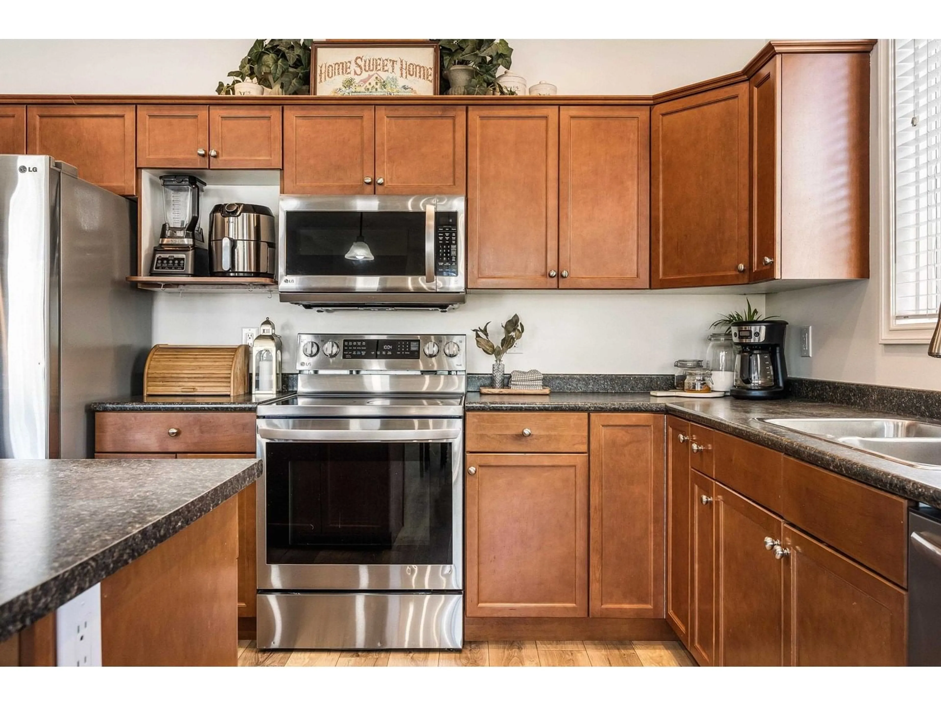 Standard kitchen, unknown for St - 9343 COOTE STREET, Chilliwack British Columbia V2P6B6