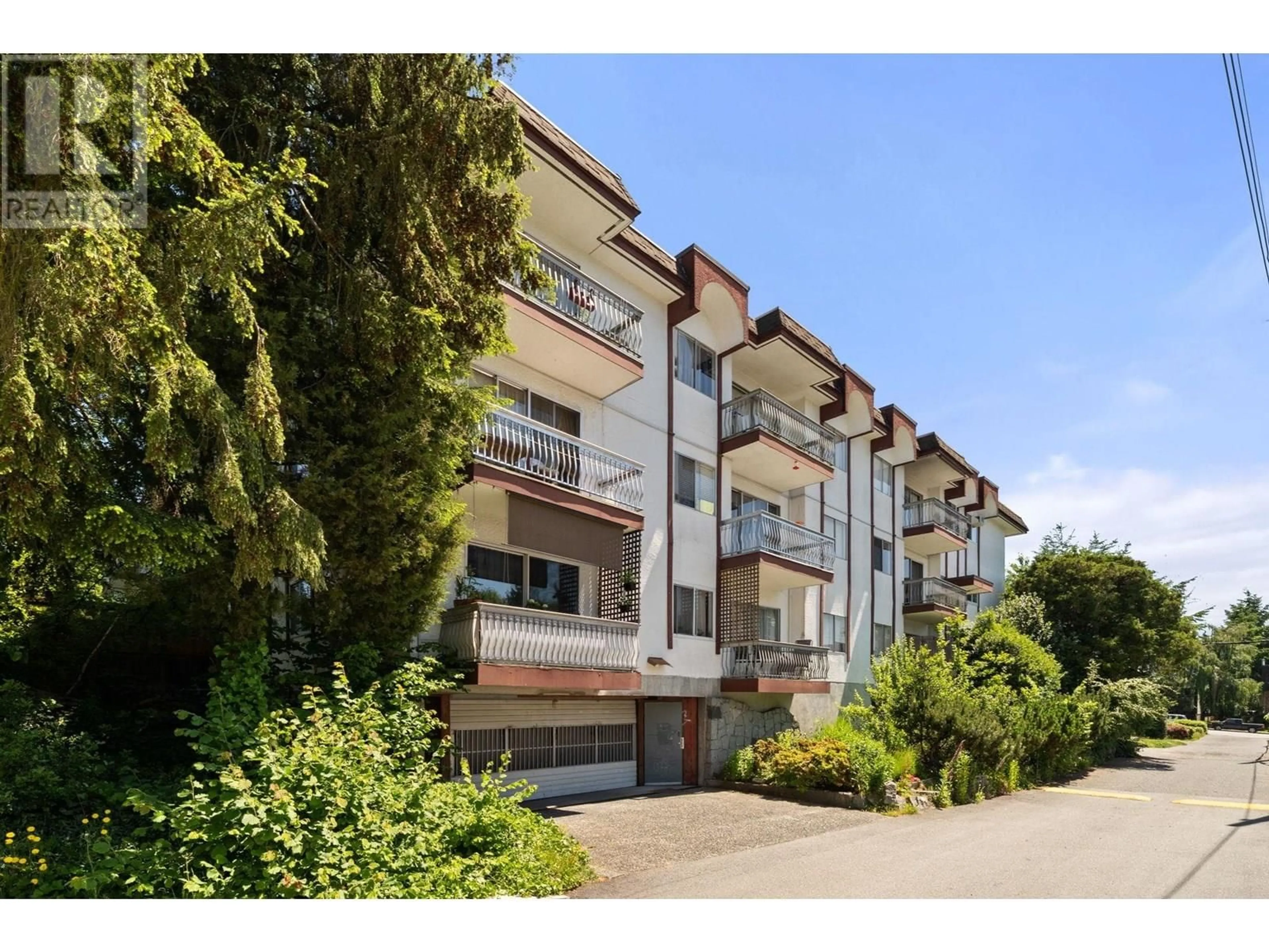 A pic from outside/outdoor area/front of a property/back of a property/a pic from drone, unknown for 102 - 135 21ST STREET, North Vancouver British Columbia V7M1Z2