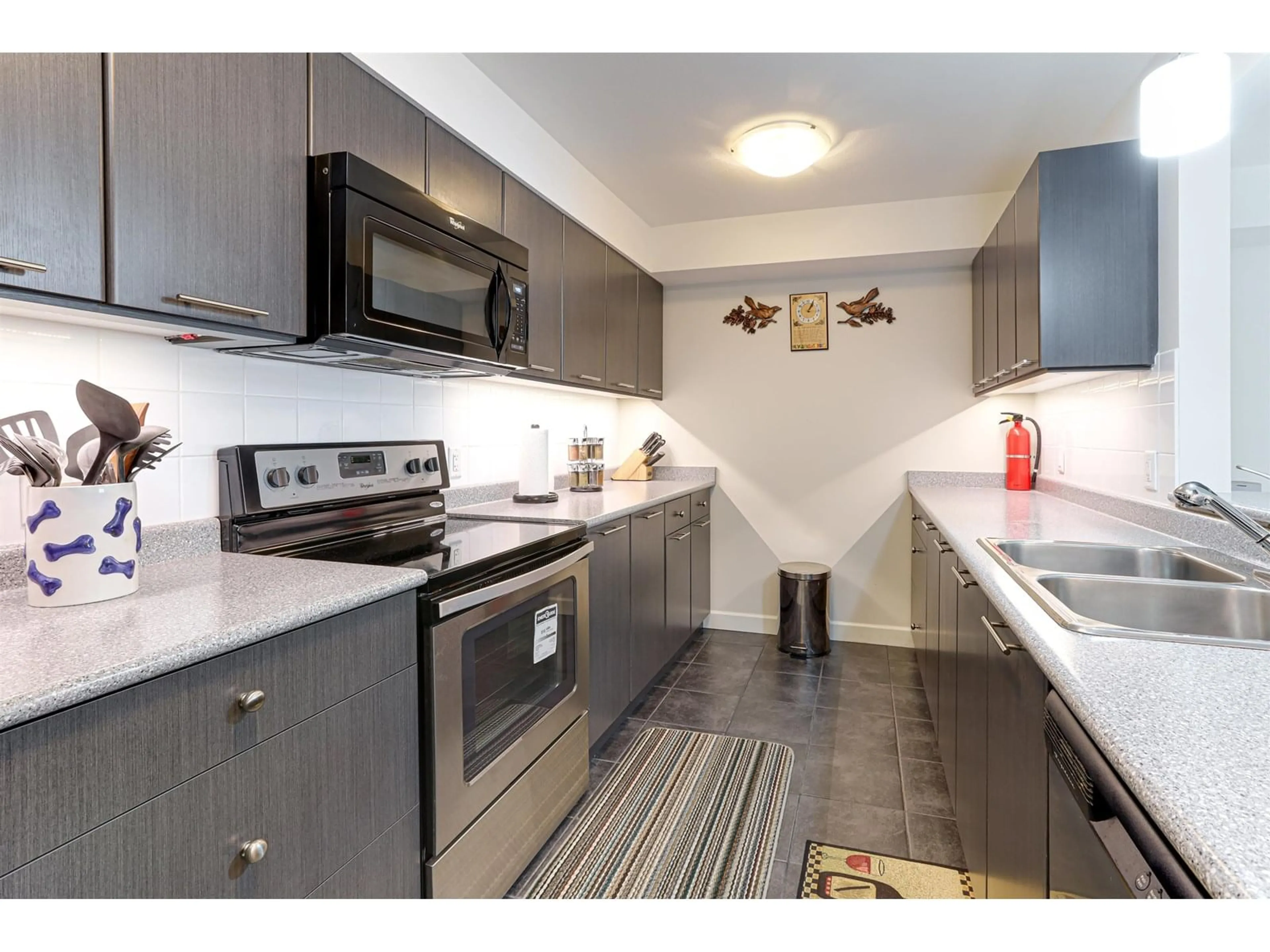 Standard kitchen, unknown for 205 - 13550 HILTON, Surrey British Columbia V3R5J4