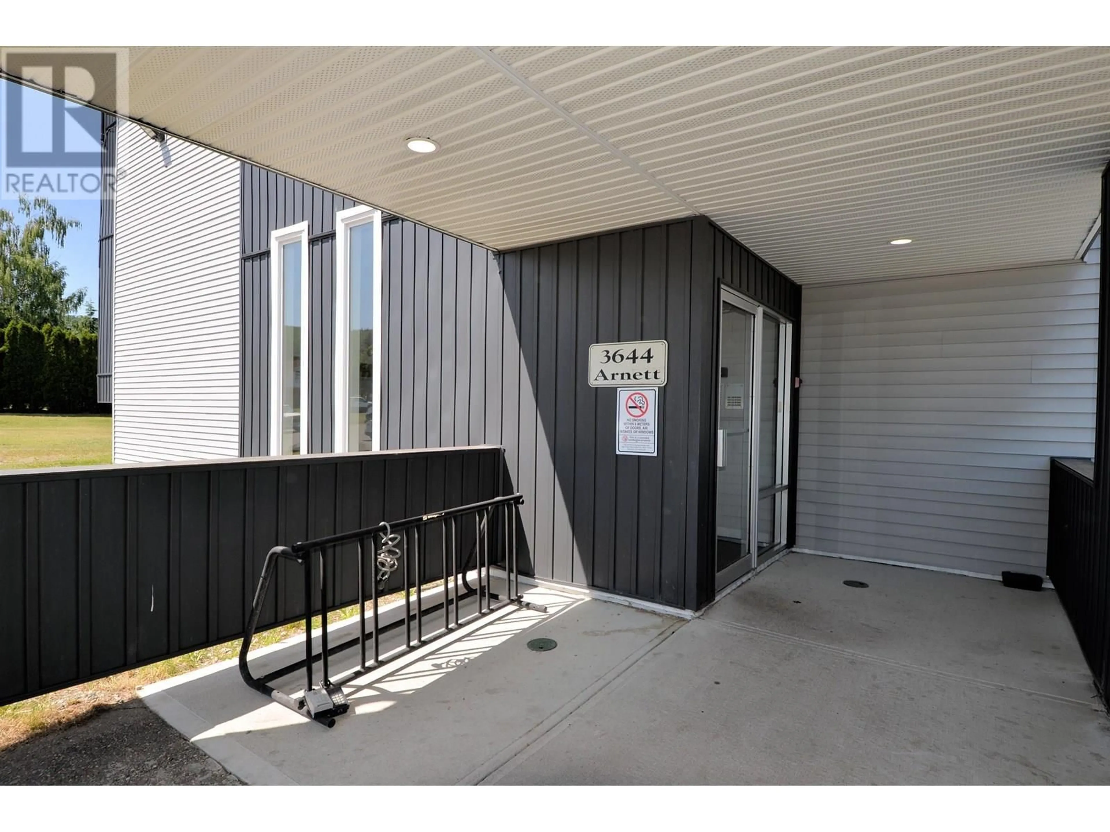 Indoor foyer for 209 - 3644 ARNETT AVENUE, Prince George British Columbia V2N4J5