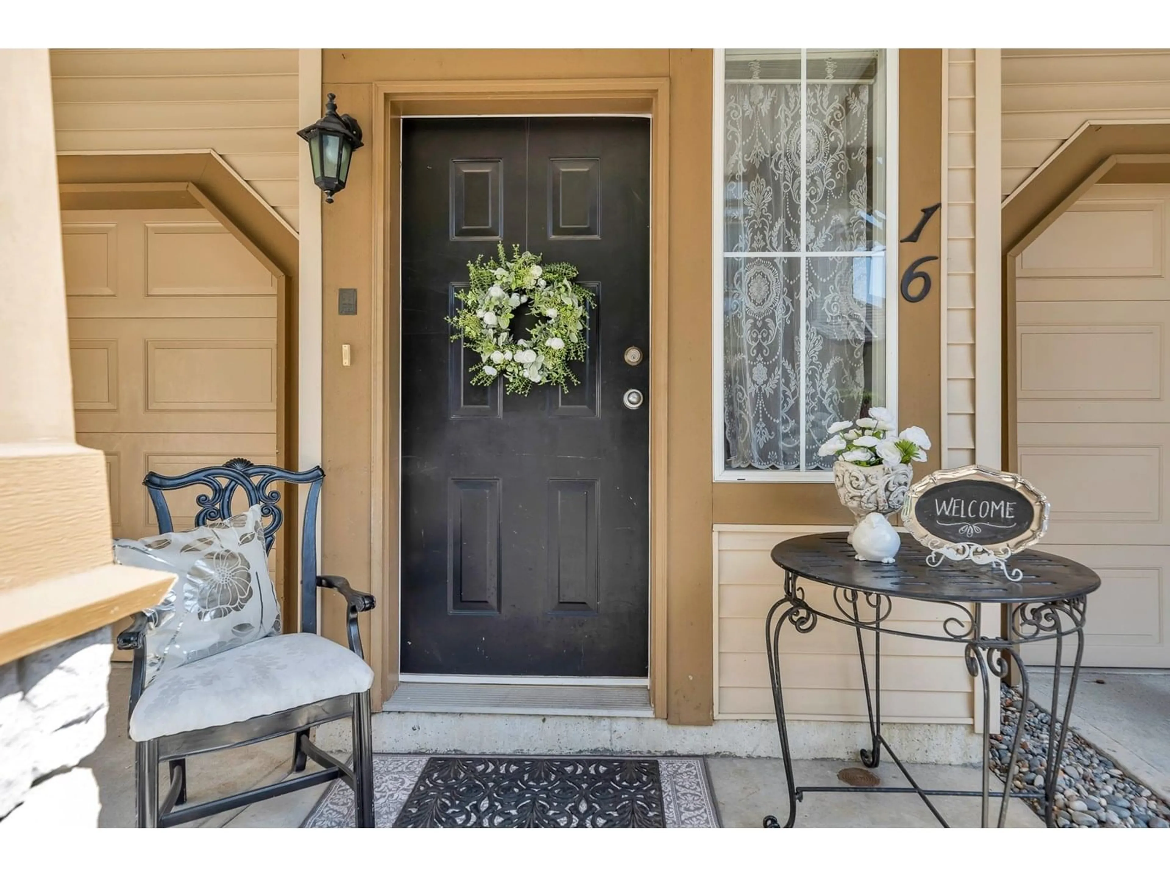 Indoor entryway for 16 - 18707 65, Surrey British Columbia V3S9H2