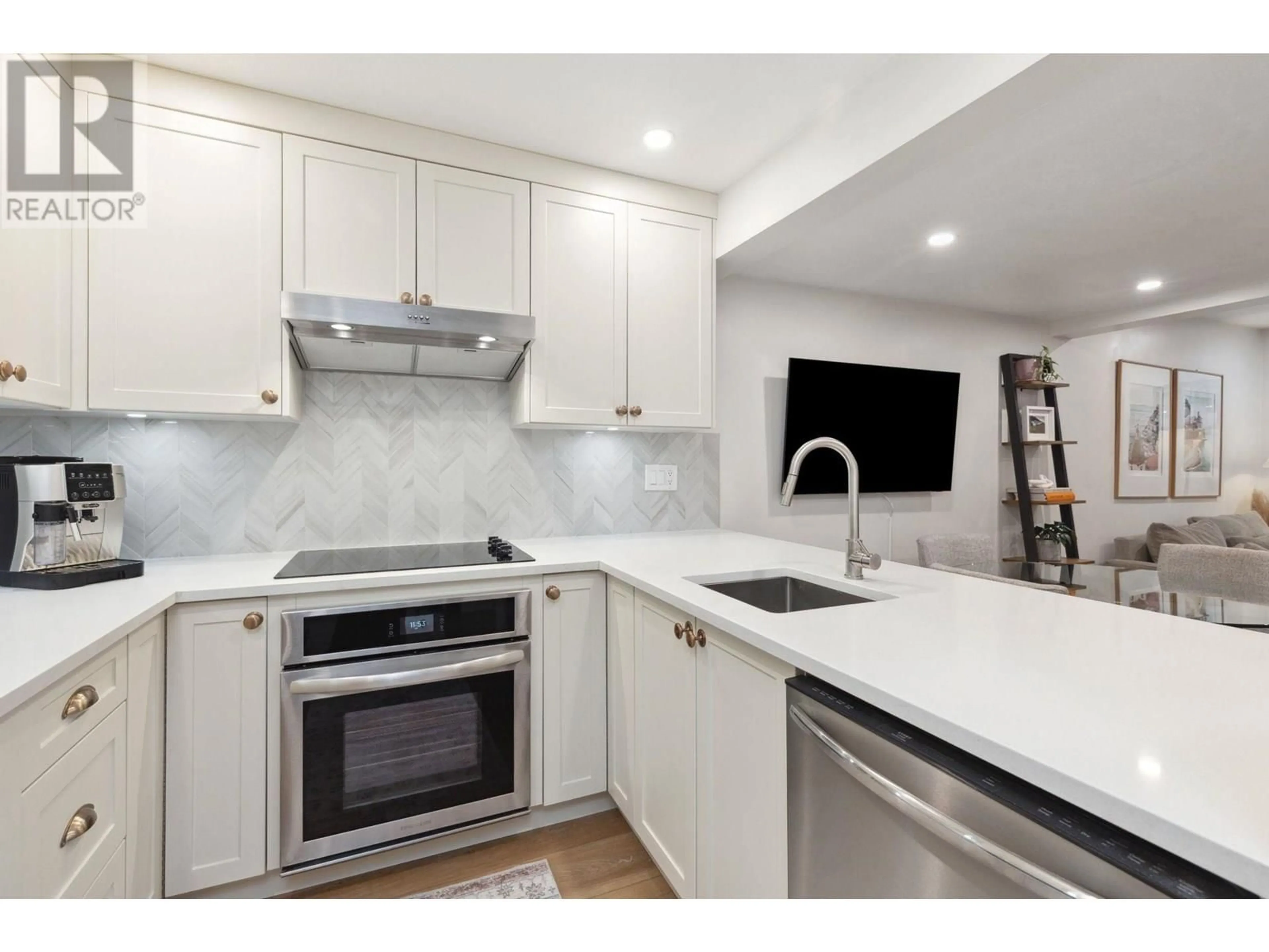 Standard kitchen, unknown for 16 - 2375 BROADWAY, Vancouver British Columbia V6K2E6