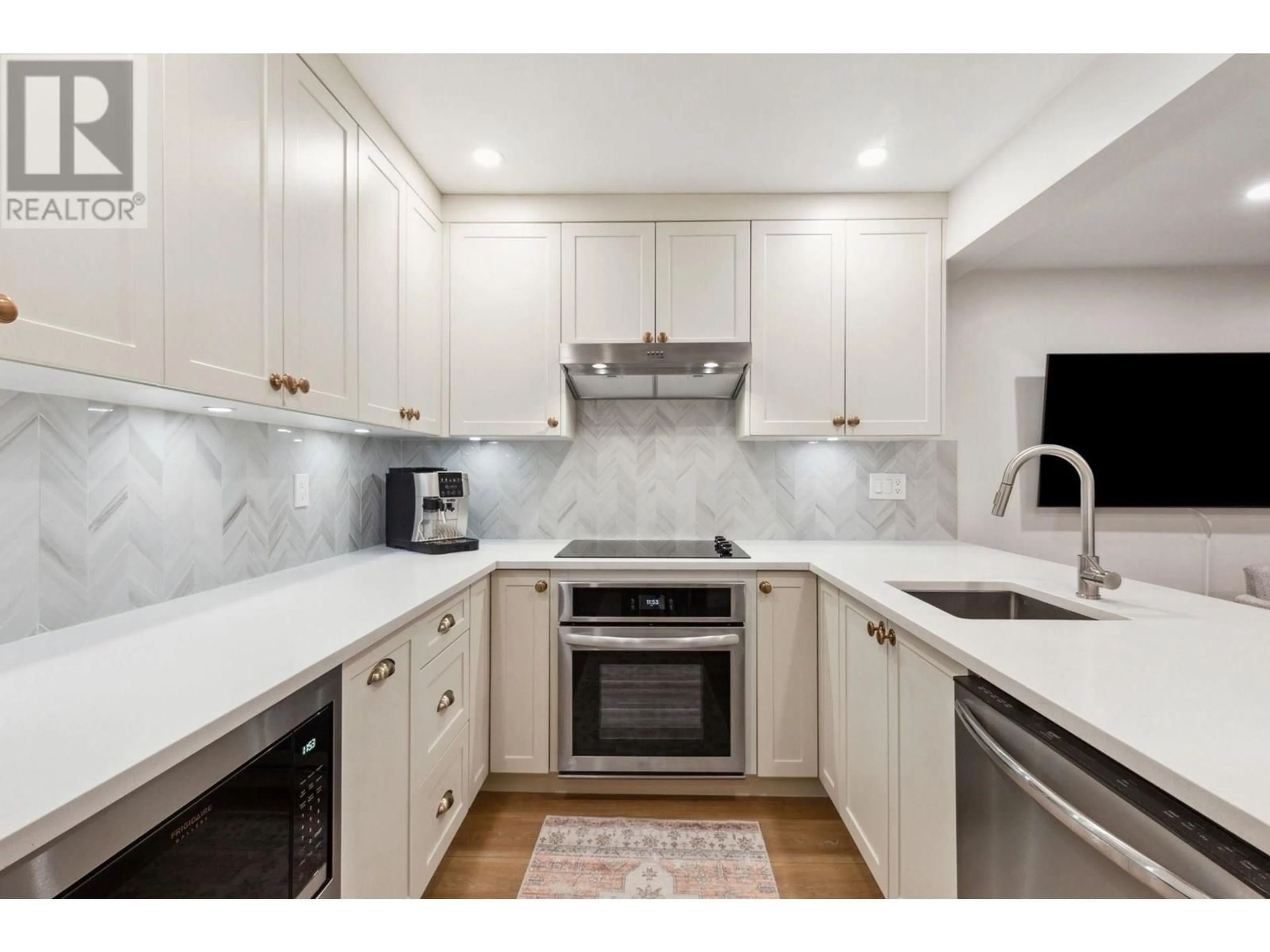 Unknown for 16 - 2375 BROADWAY, Vancouver British Columbia V6K2E6