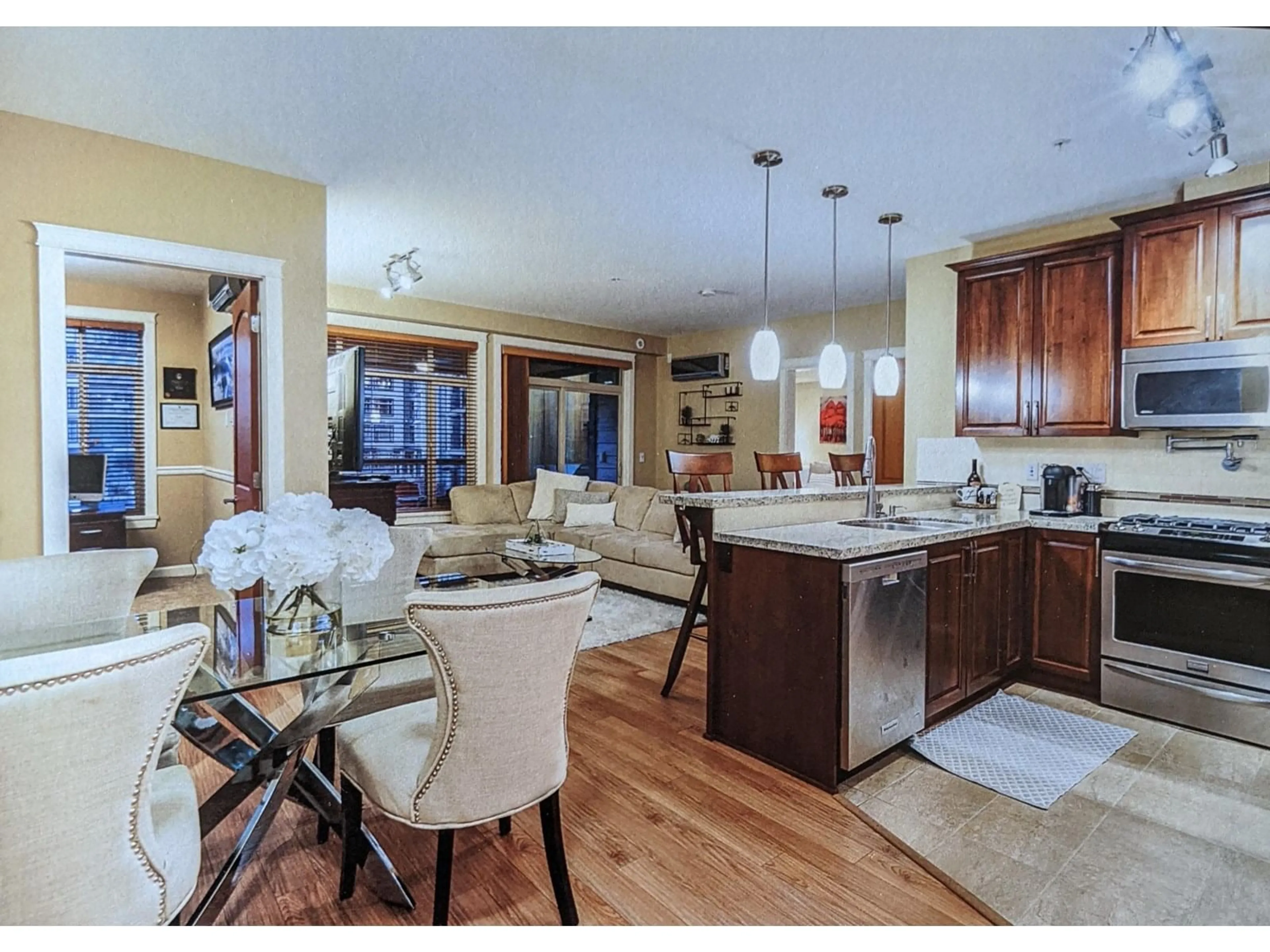 Open concept kitchen, unknown for 219 - 2860 TRETHEWEY, Abbotsford British Columbia V2T0G5
