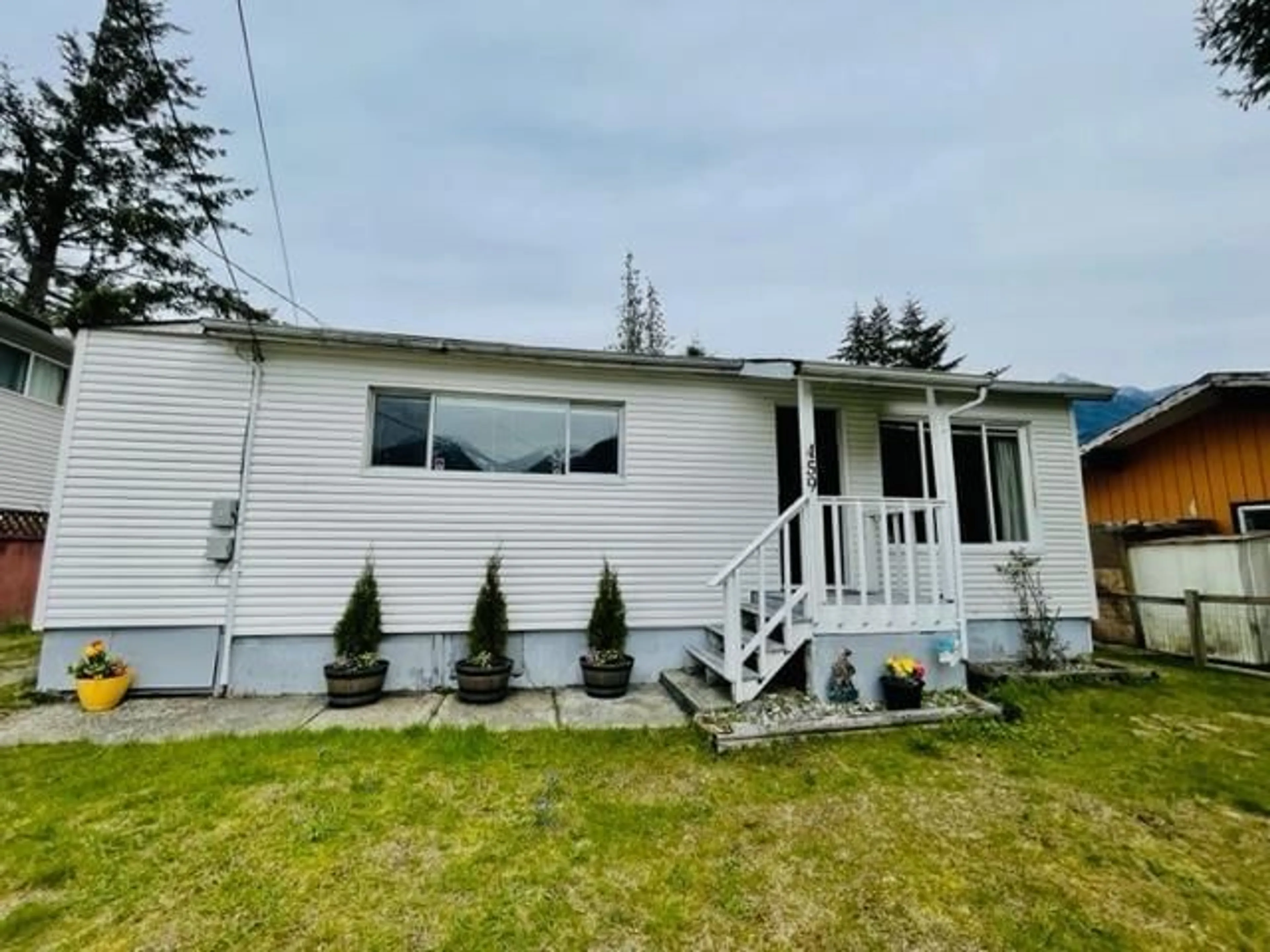 Home with vinyl exterior material, unknown for 459 STUART STREET, Hope British Columbia V0X1L0
