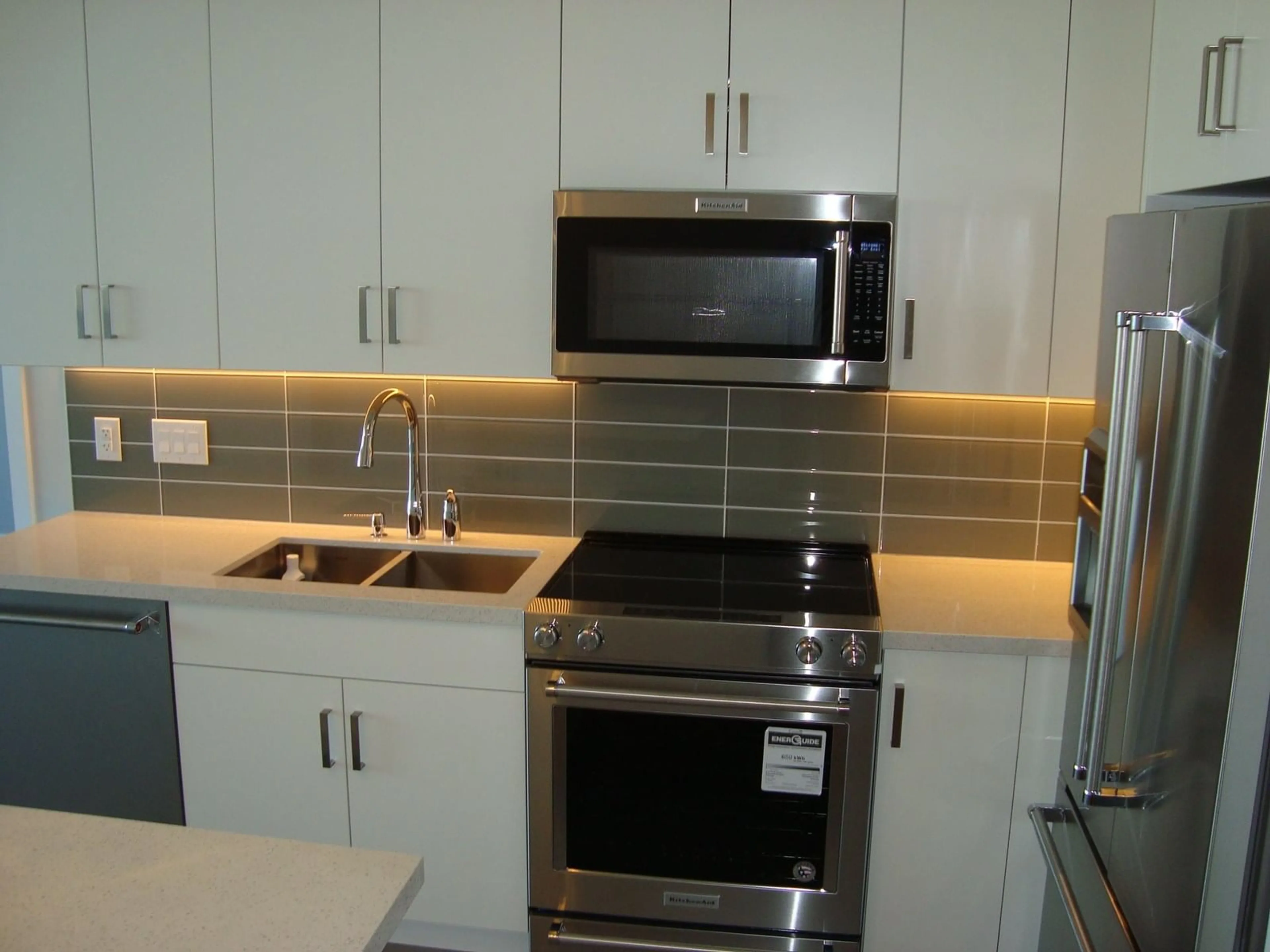 Standard kitchen, ceramic/tile floor for 3305 - 11967 80, Delta British Columbia V4C0E2