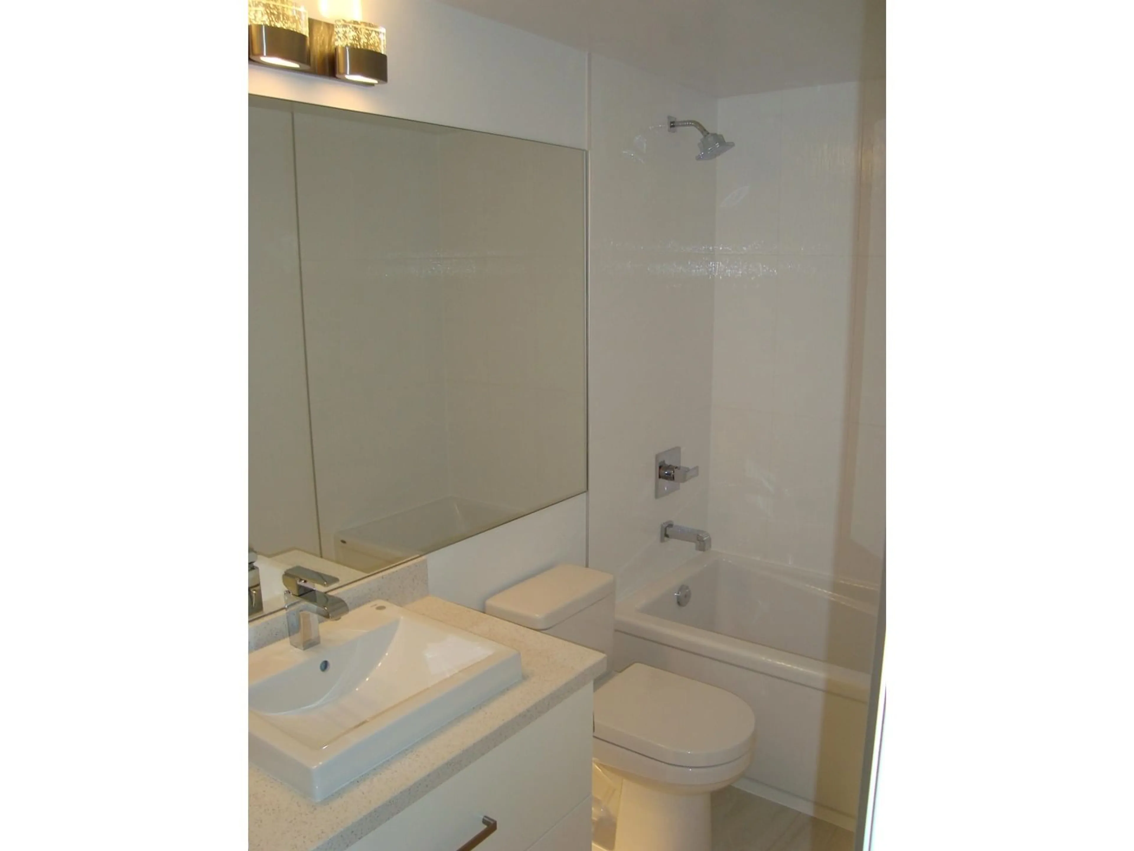Standard bathroom, ceramic/tile floor for 3305 - 11967 80, Delta British Columbia V4C0E2