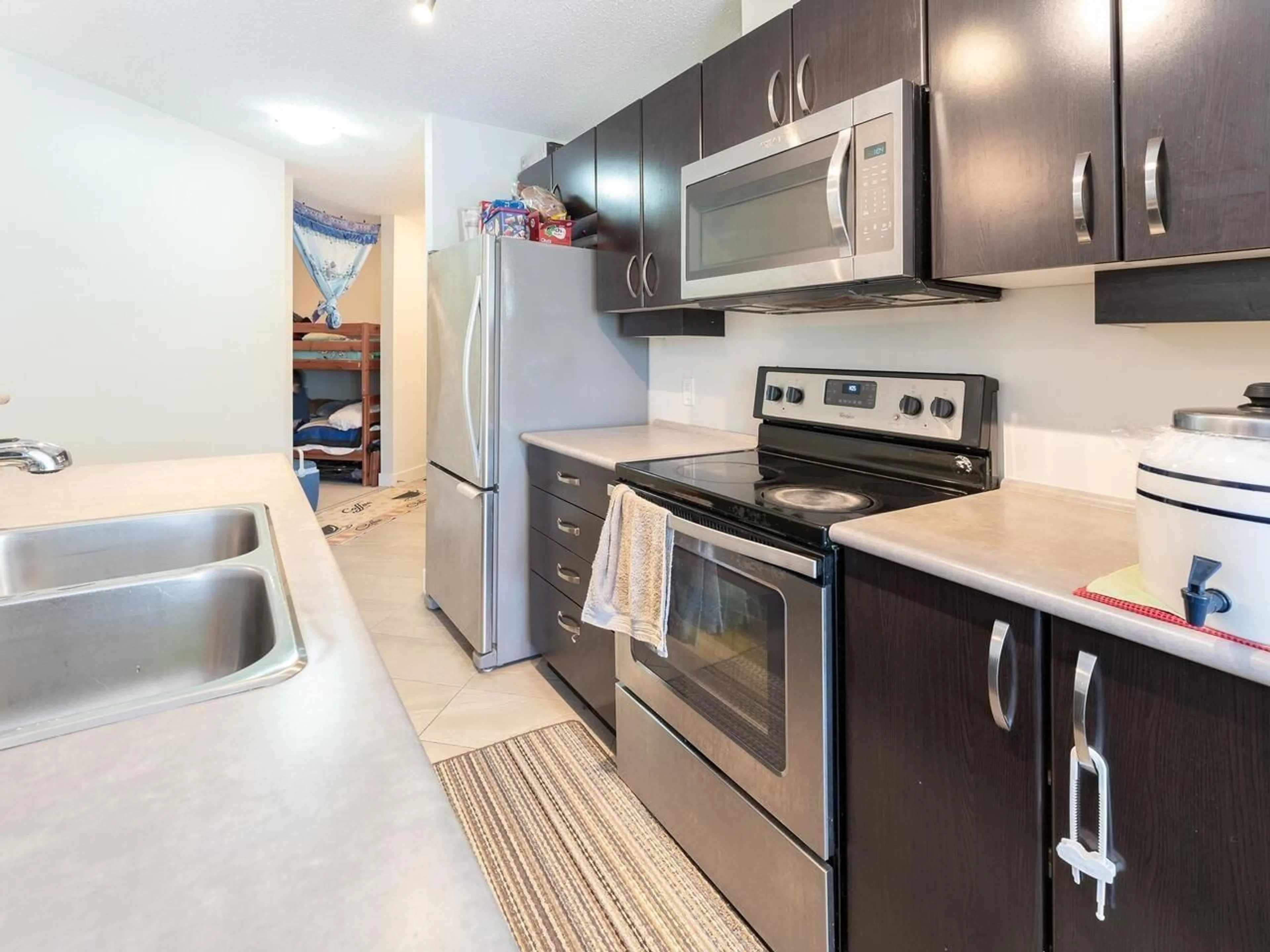 Standard kitchen, unknown for 247 - 10838 CITY, Surrey British Columbia V3T5X9