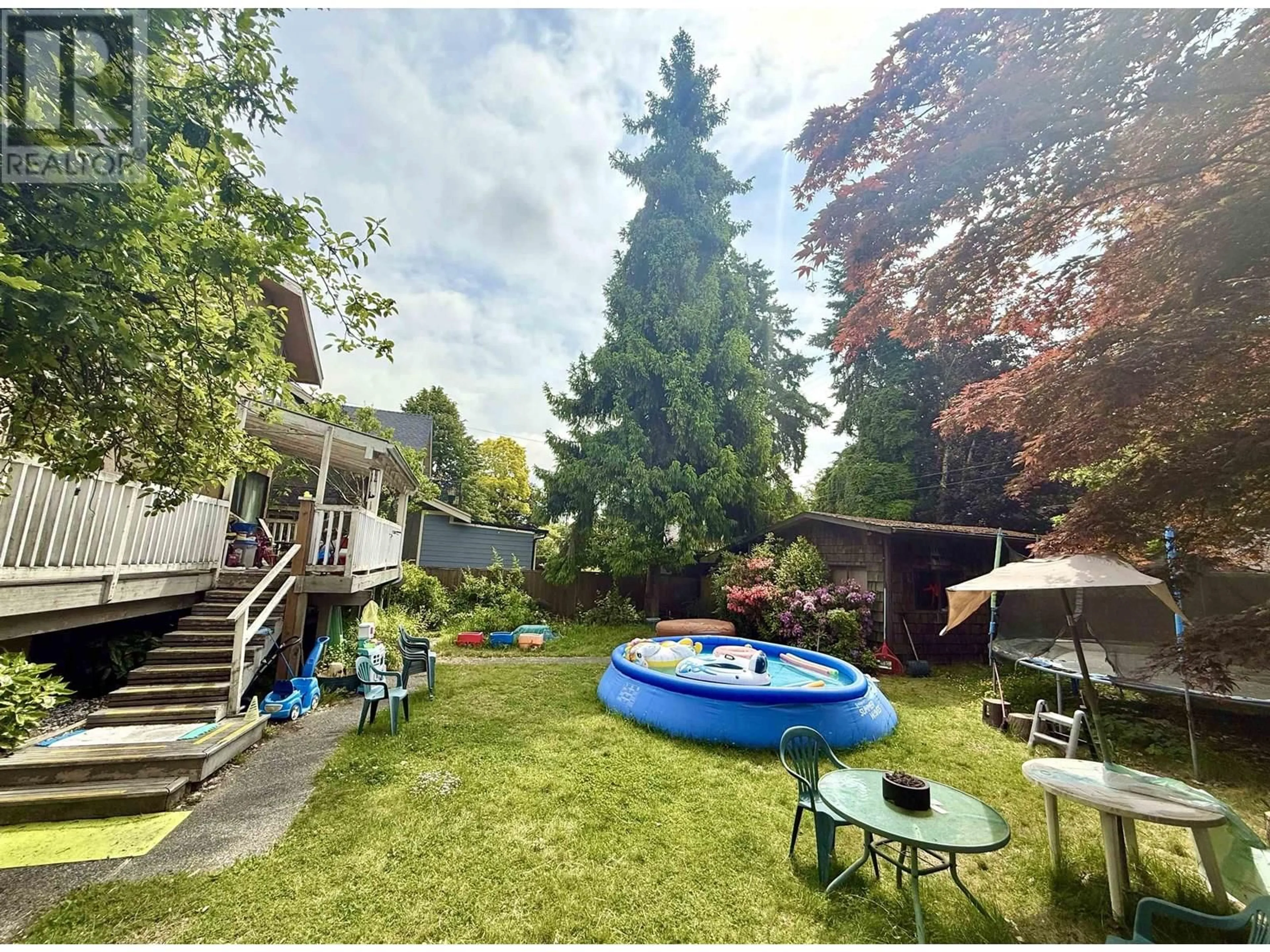 A pic from outside/outdoor area/front of a property/back of a property/a pic from drone, unknown for 2638 36TH AVENUE, Vancouver British Columbia V6N2P5