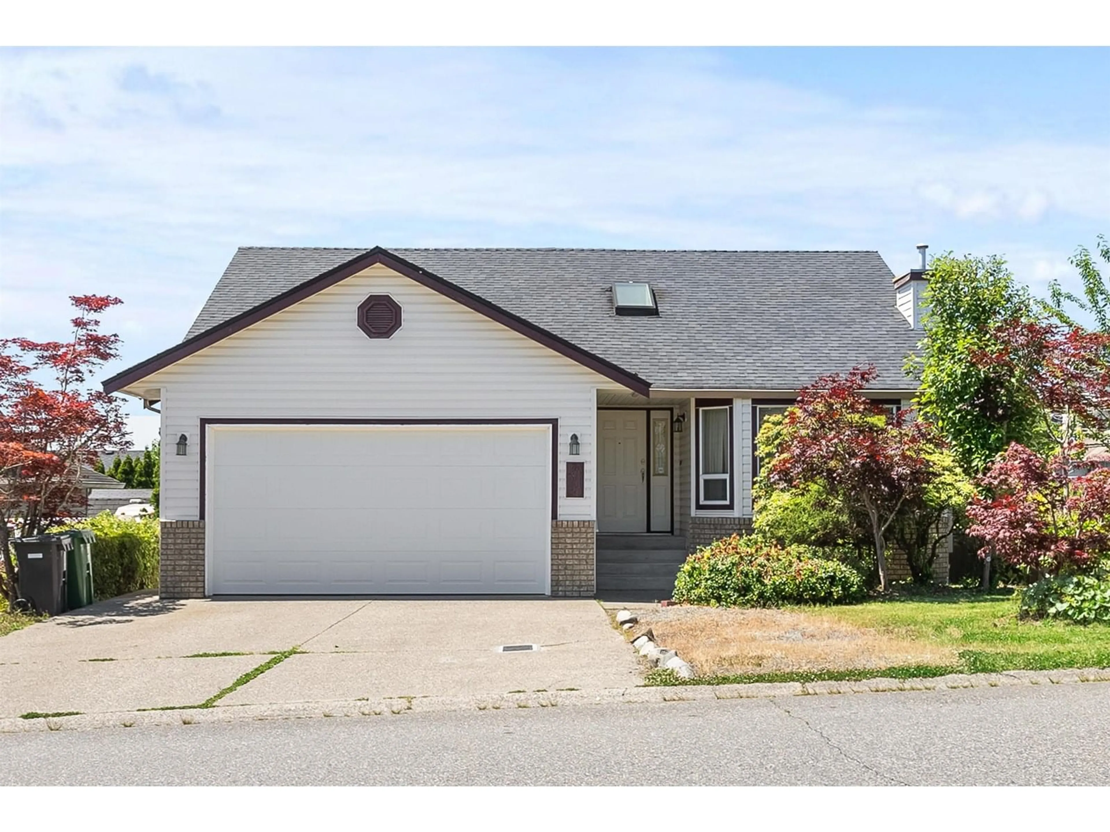 Home with vinyl exterior material, street for 2818 CROSSLEY, Abbotsford British Columbia V2T5H5