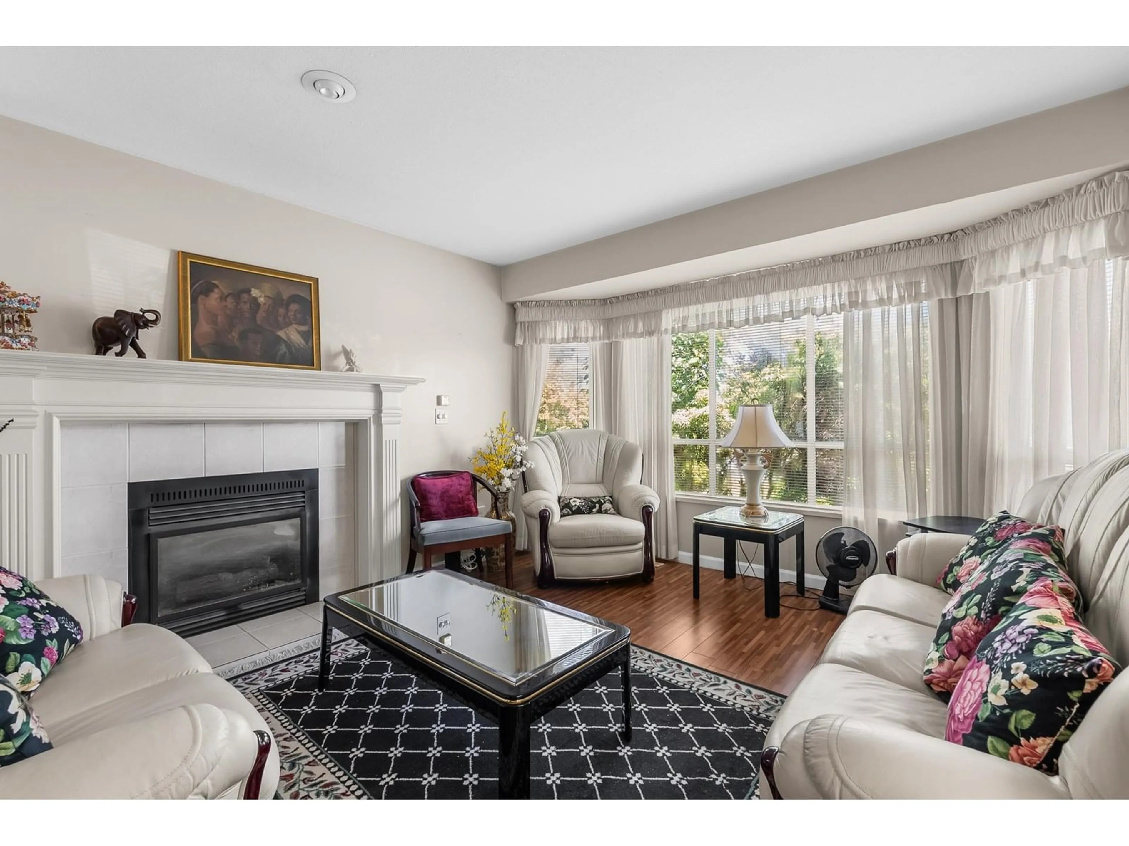 Living room with furniture, unknown for 2818 CROSSLEY, Abbotsford British Columbia V2T5H5