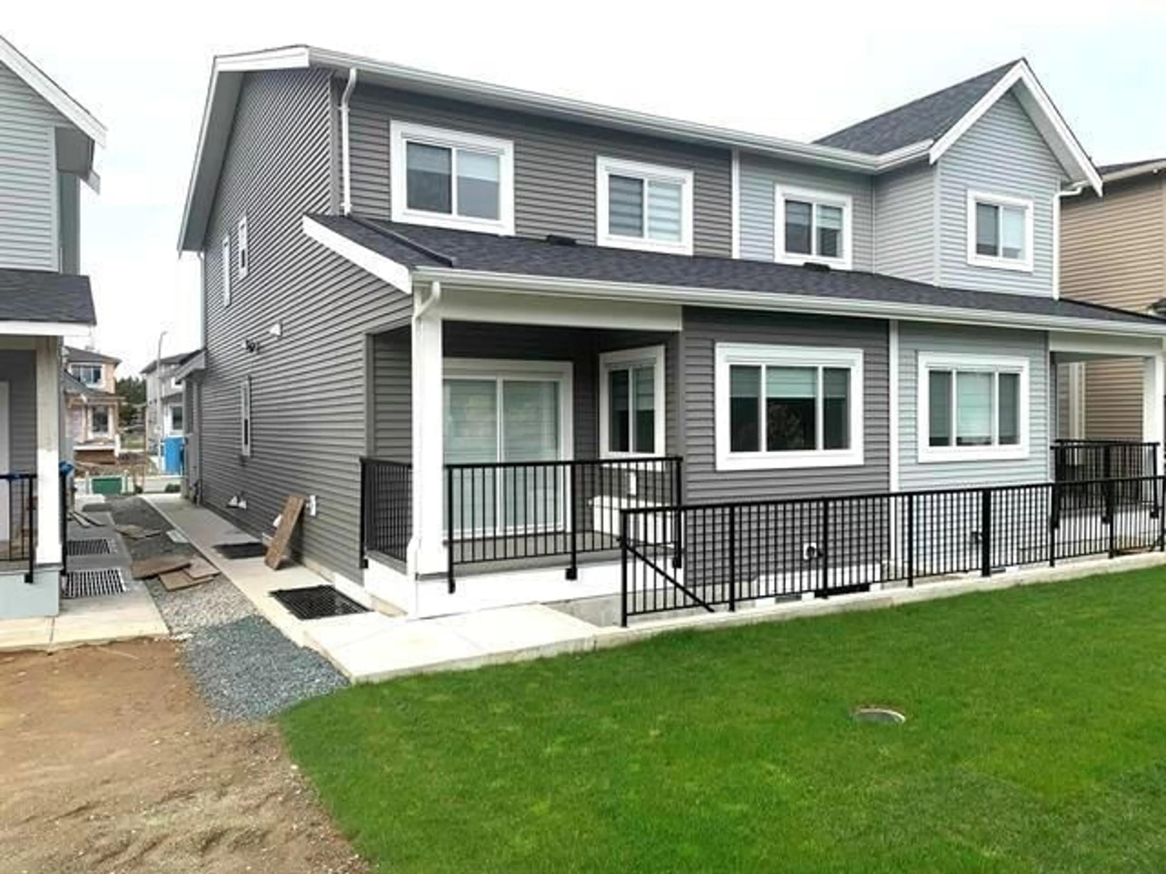 Home with vinyl exterior material, street for 32538 HIGGINBOTTOM, Mission British Columbia V2V2T7