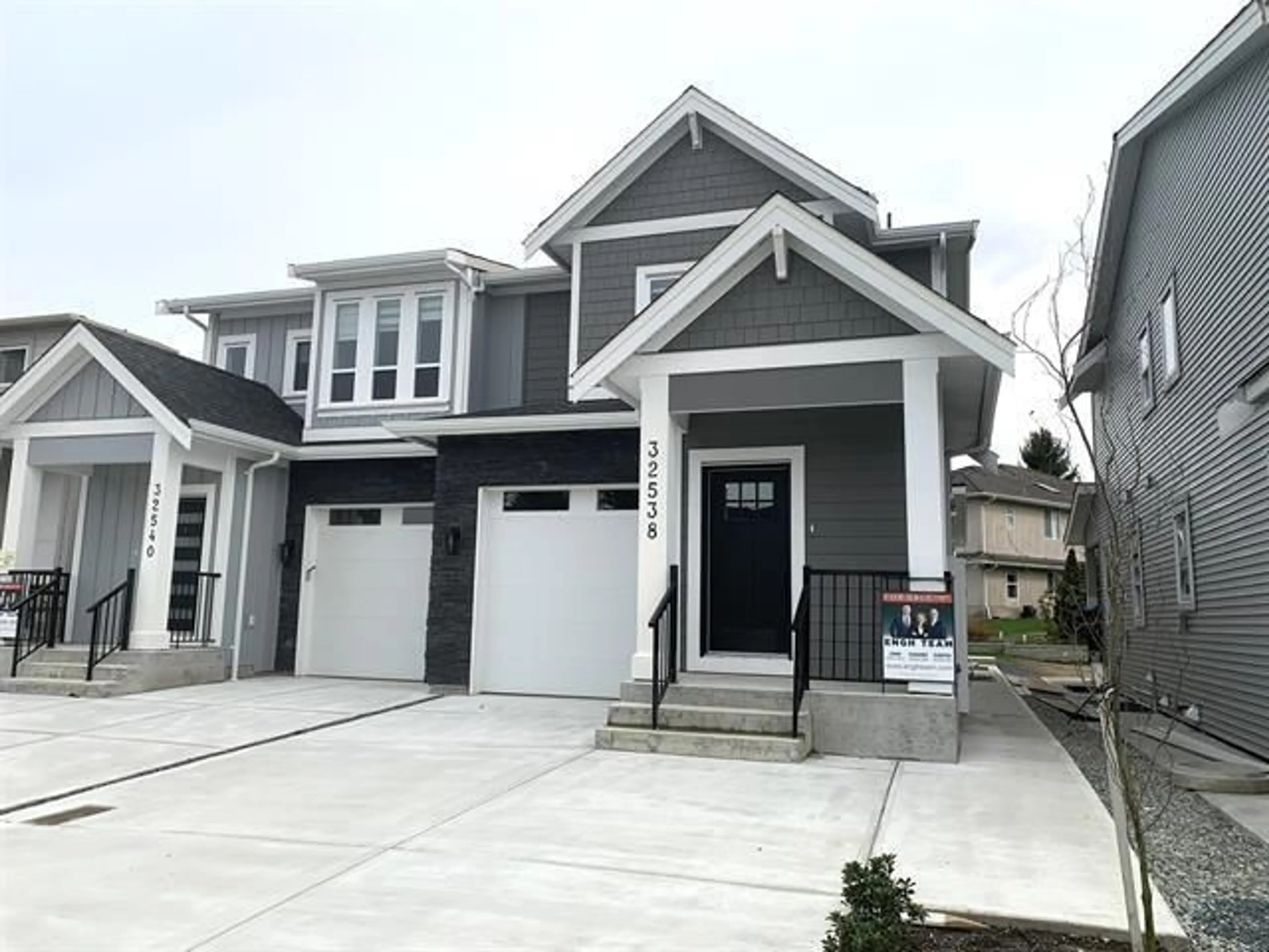 Home with vinyl exterior material, street for 32538 HIGGINBOTTOM, Mission British Columbia V2V2T7