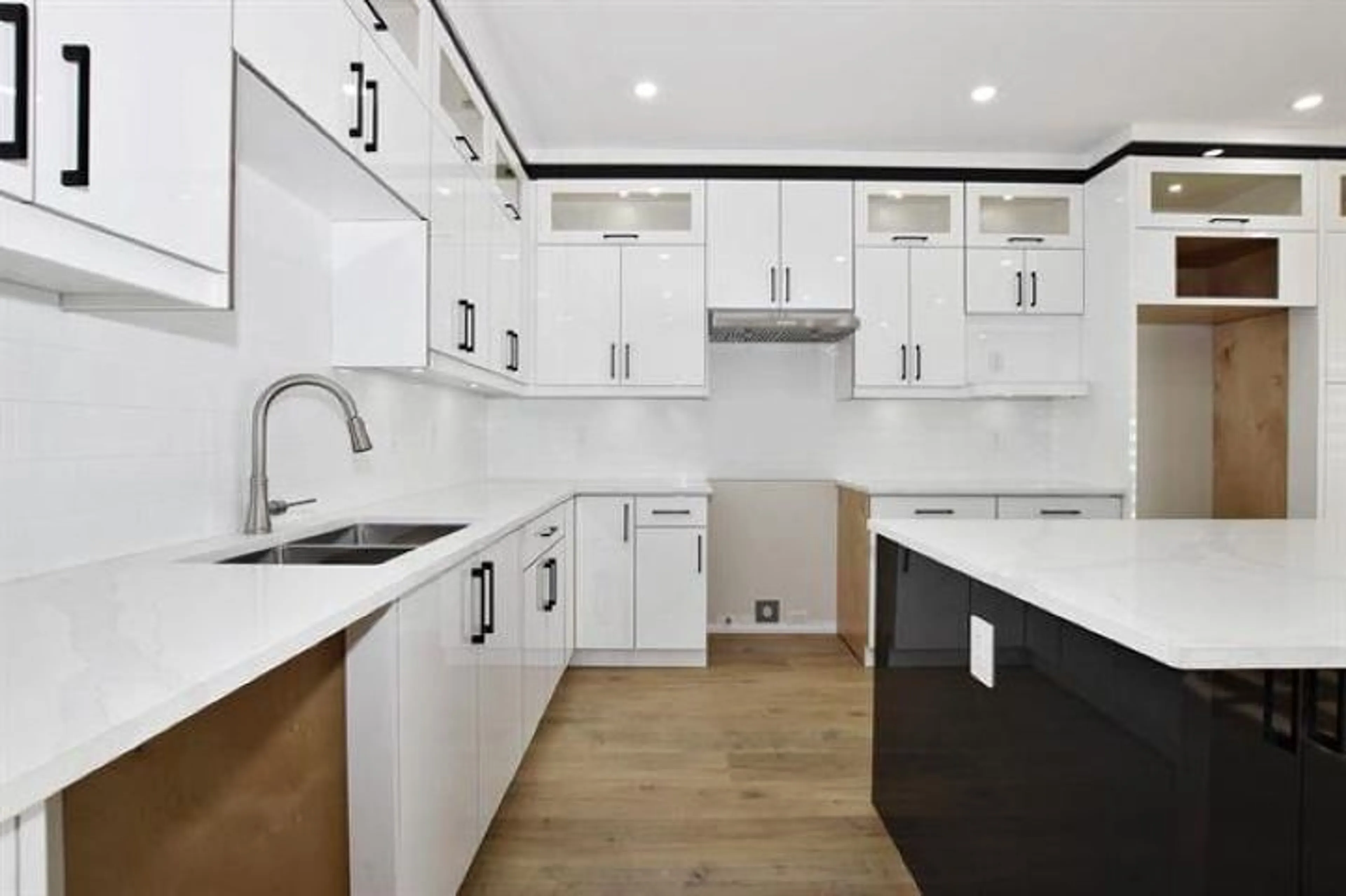 Contemporary kitchen, ceramic/tile floor for 32538 HIGGINBOTTOM, Mission British Columbia V2V2T7