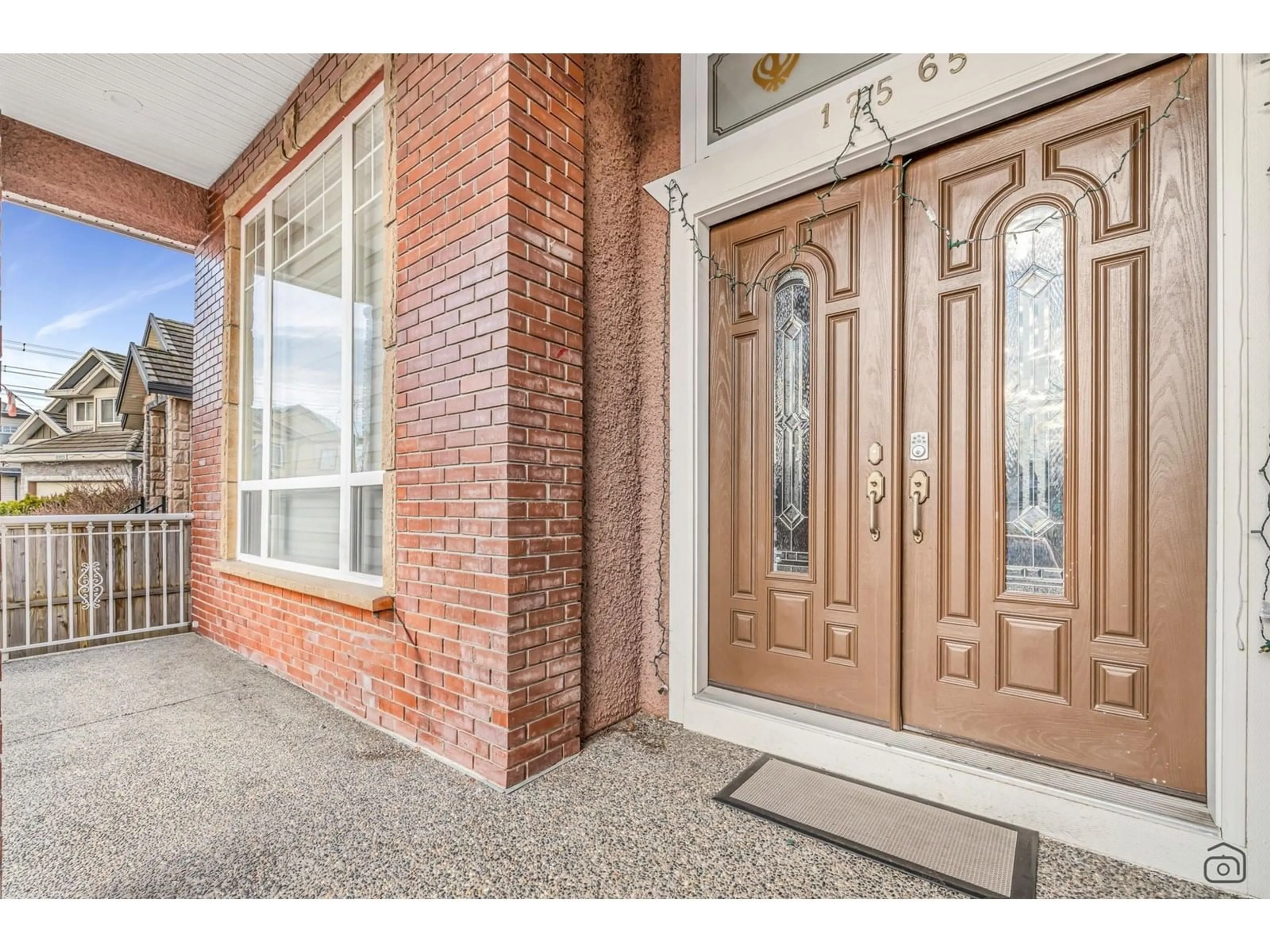 Indoor entryway for 12565 69A, Surrey British Columbia V3W1P9