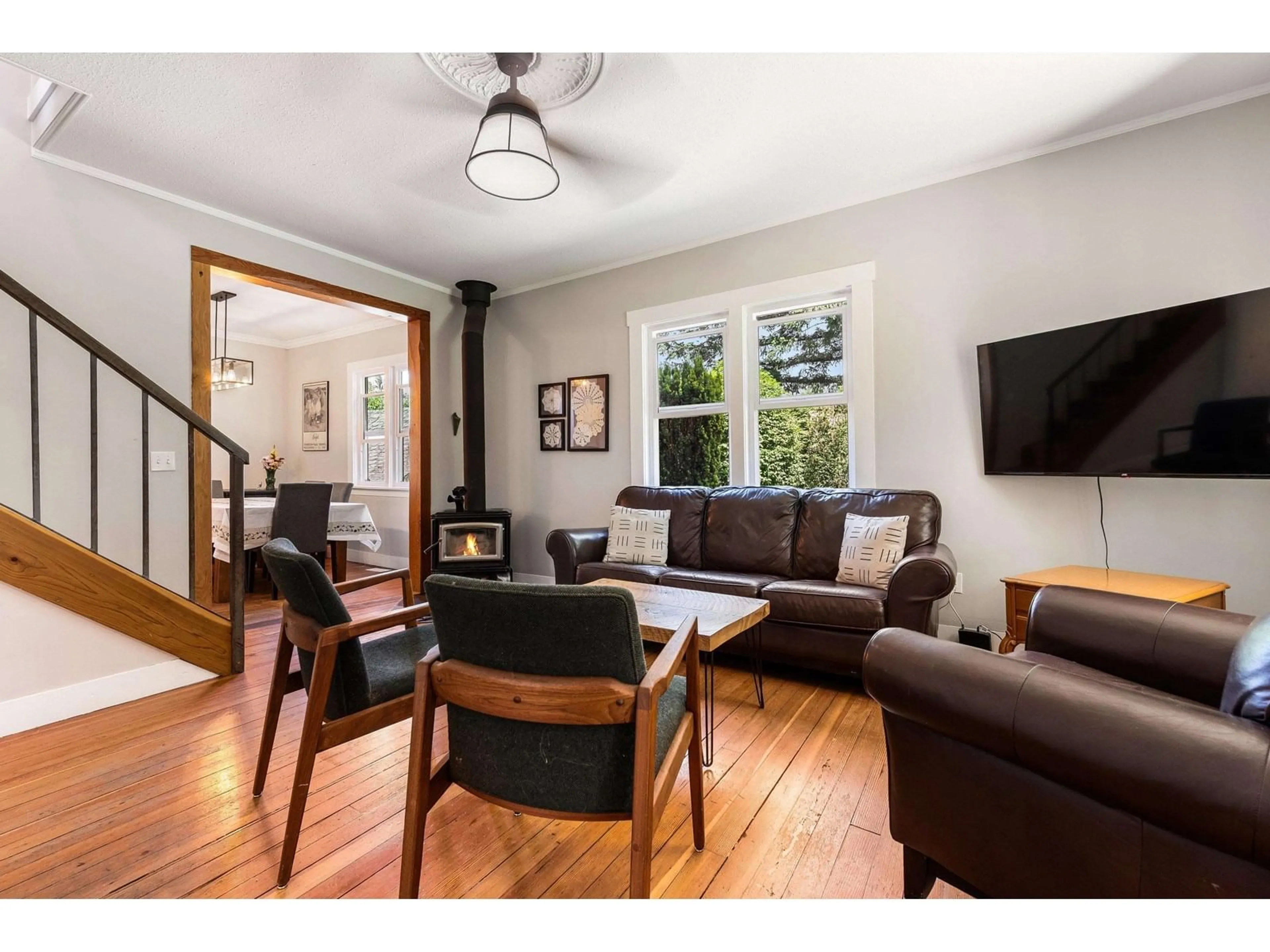 Living room with furniture, wood/laminate floor for 51633 YALE ROAD, Rosedale British Columbia V0X1X1