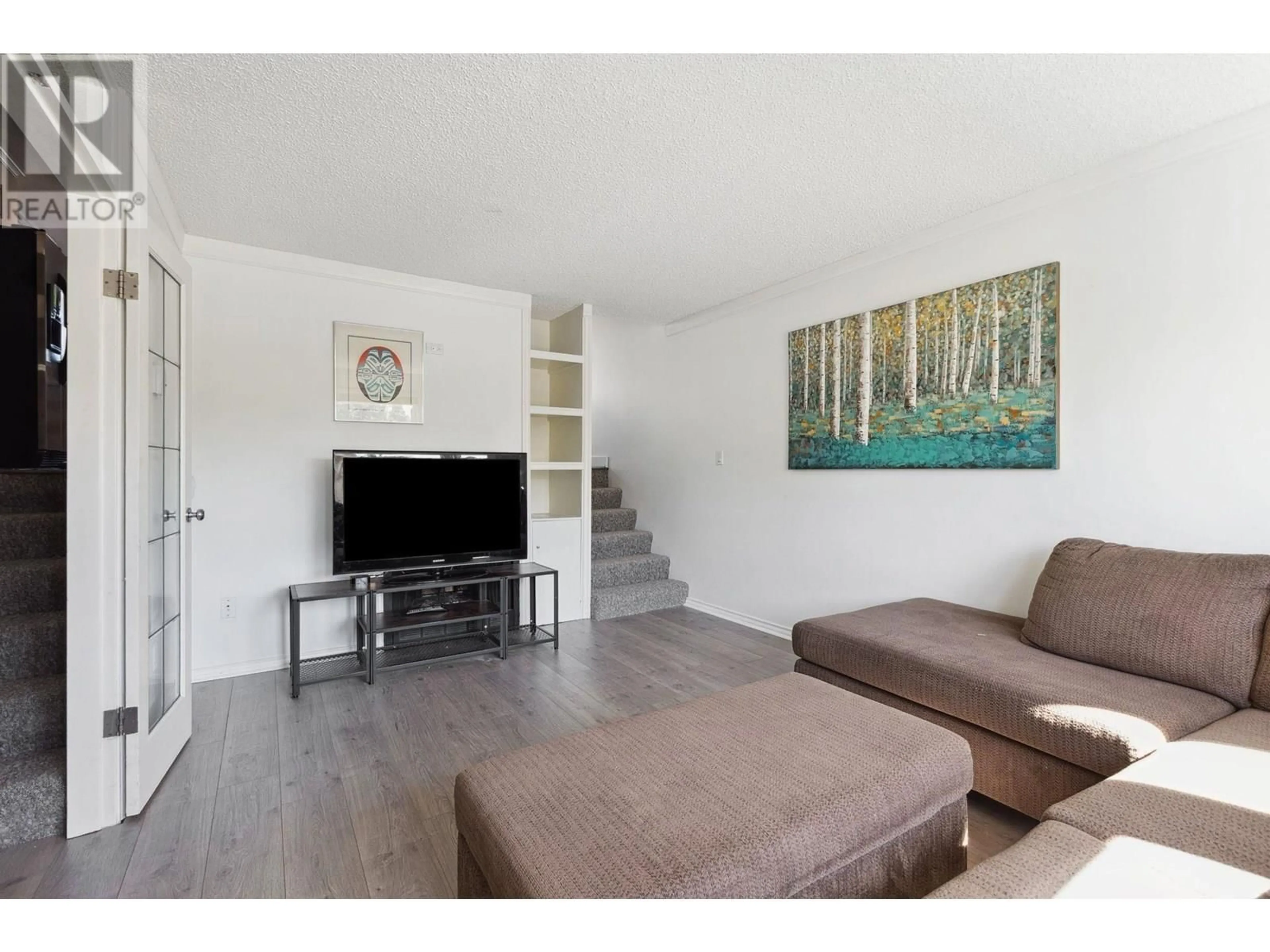 Living room with furniture, wood/laminate floor for 311 ST. ANDREWS AVENUE, North Vancouver British Columbia V7L4P5