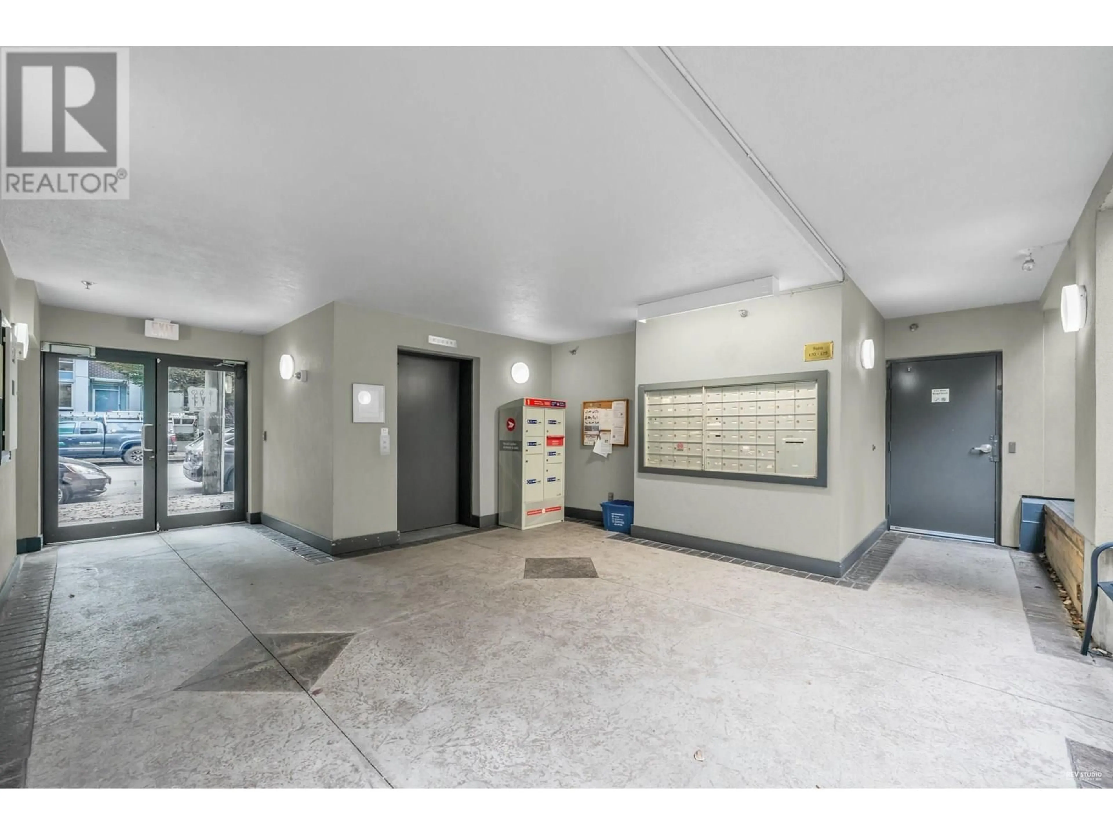 Indoor foyer for PH6 - 511 7TH AVENUE, Vancouver British Columbia V5Z4R2