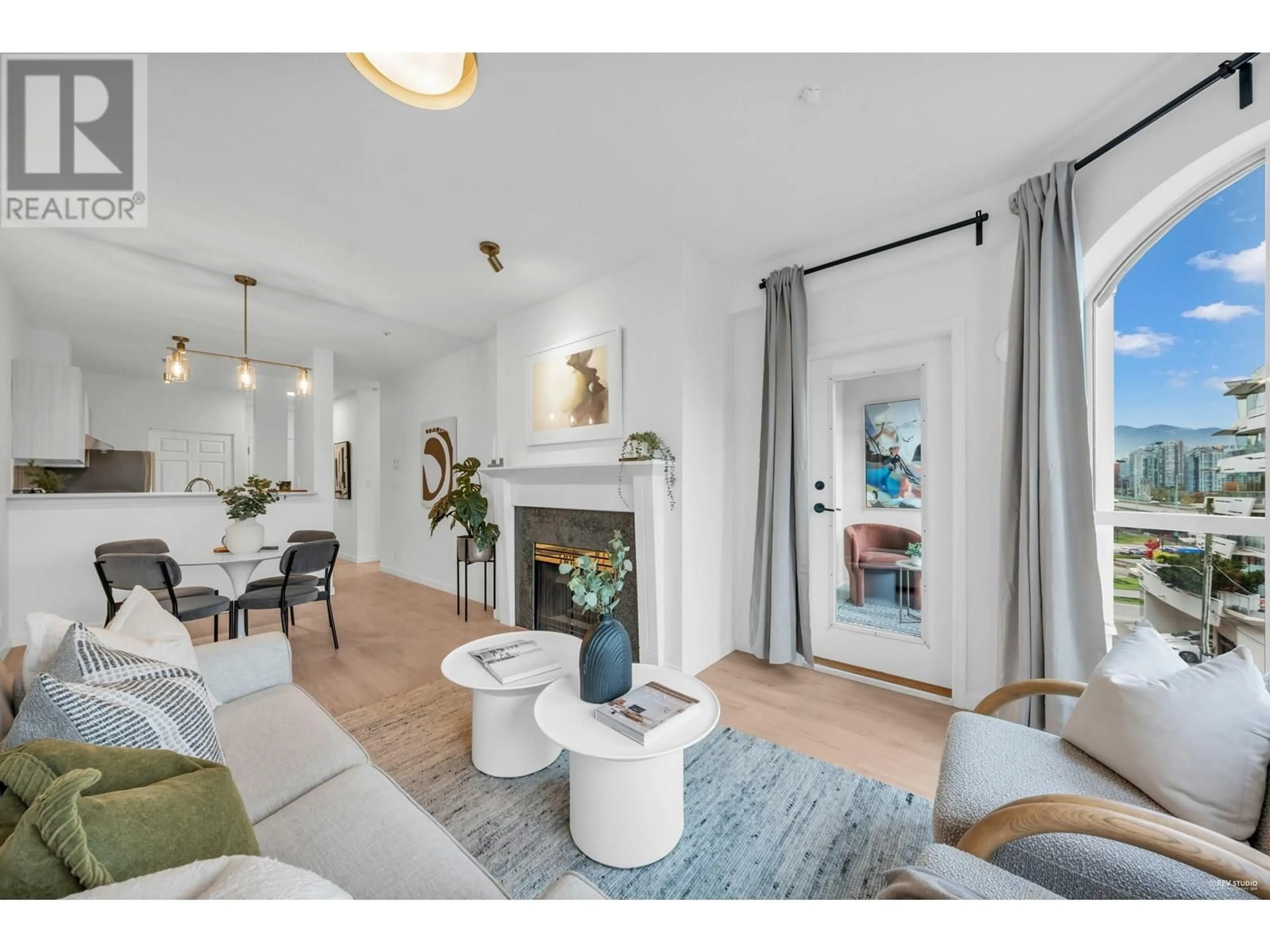 Living room with furniture, unknown for PH6 - 511 7TH AVENUE, Vancouver British Columbia V5Z4R2