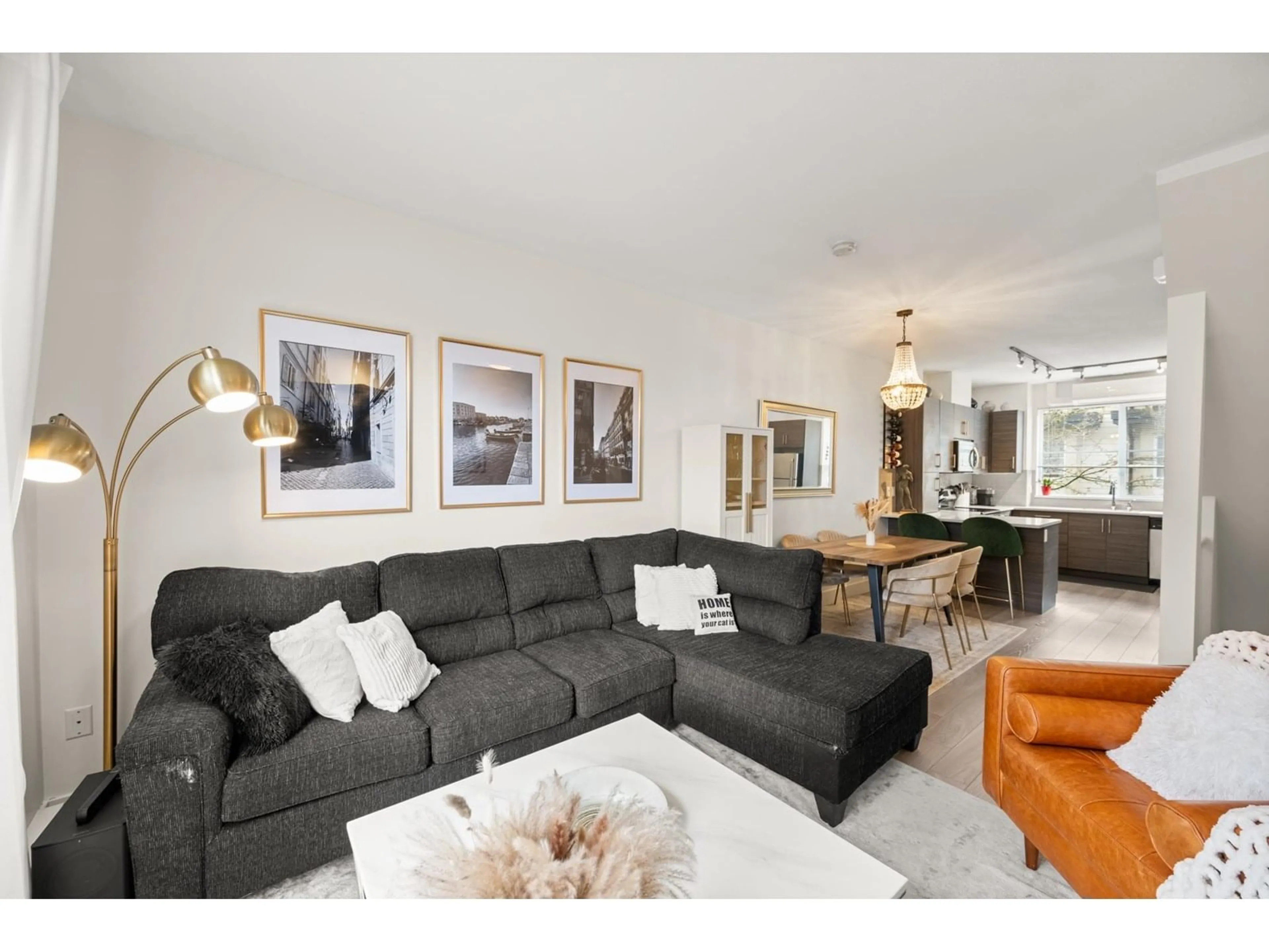 Living room with furniture, unknown for 26 - 19477 72A, Surrey British Columbia V4N6M2