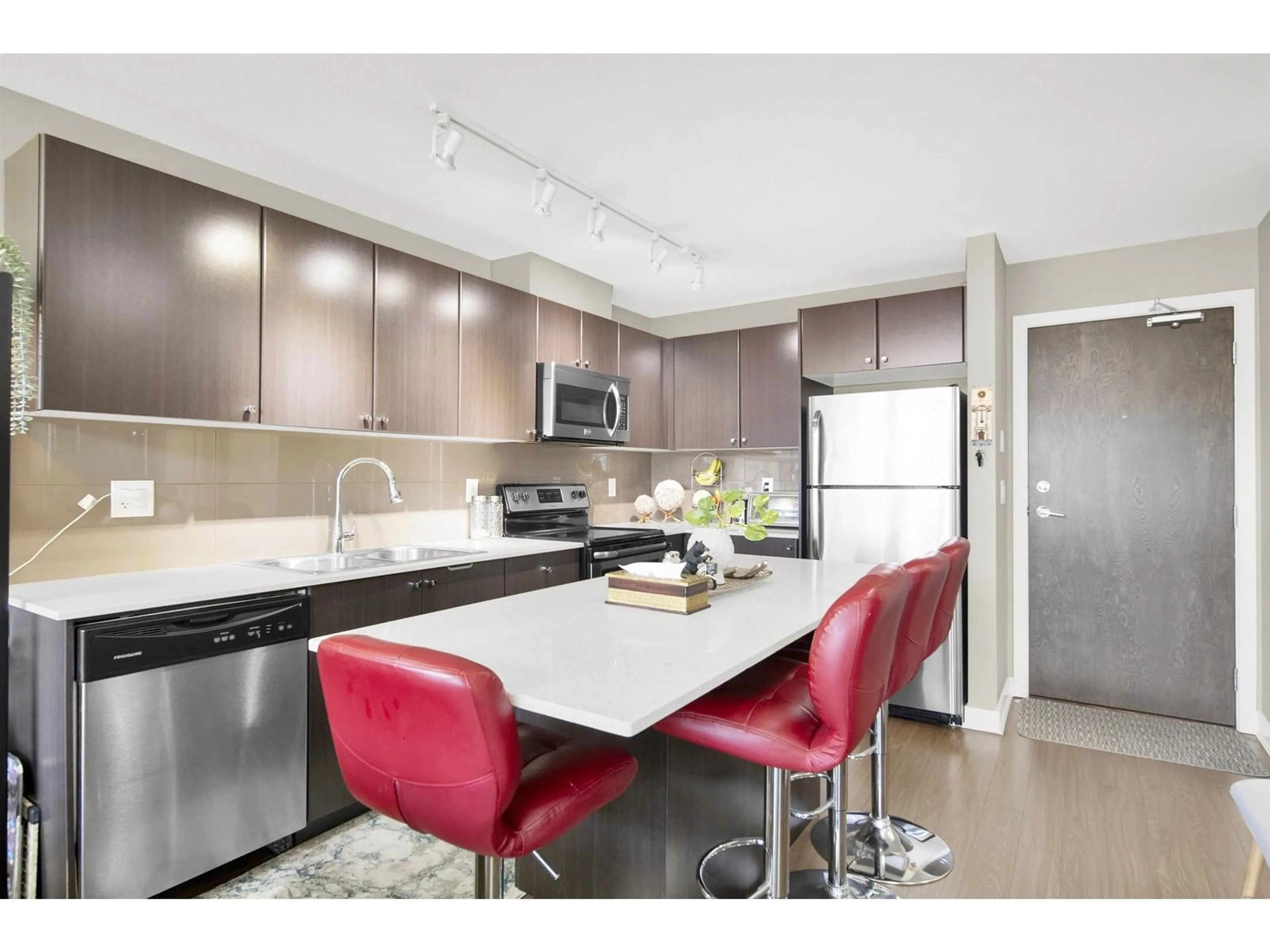 Open concept kitchen, unknown for 414 - 13740 75A, Surrey British Columbia V3W0E8