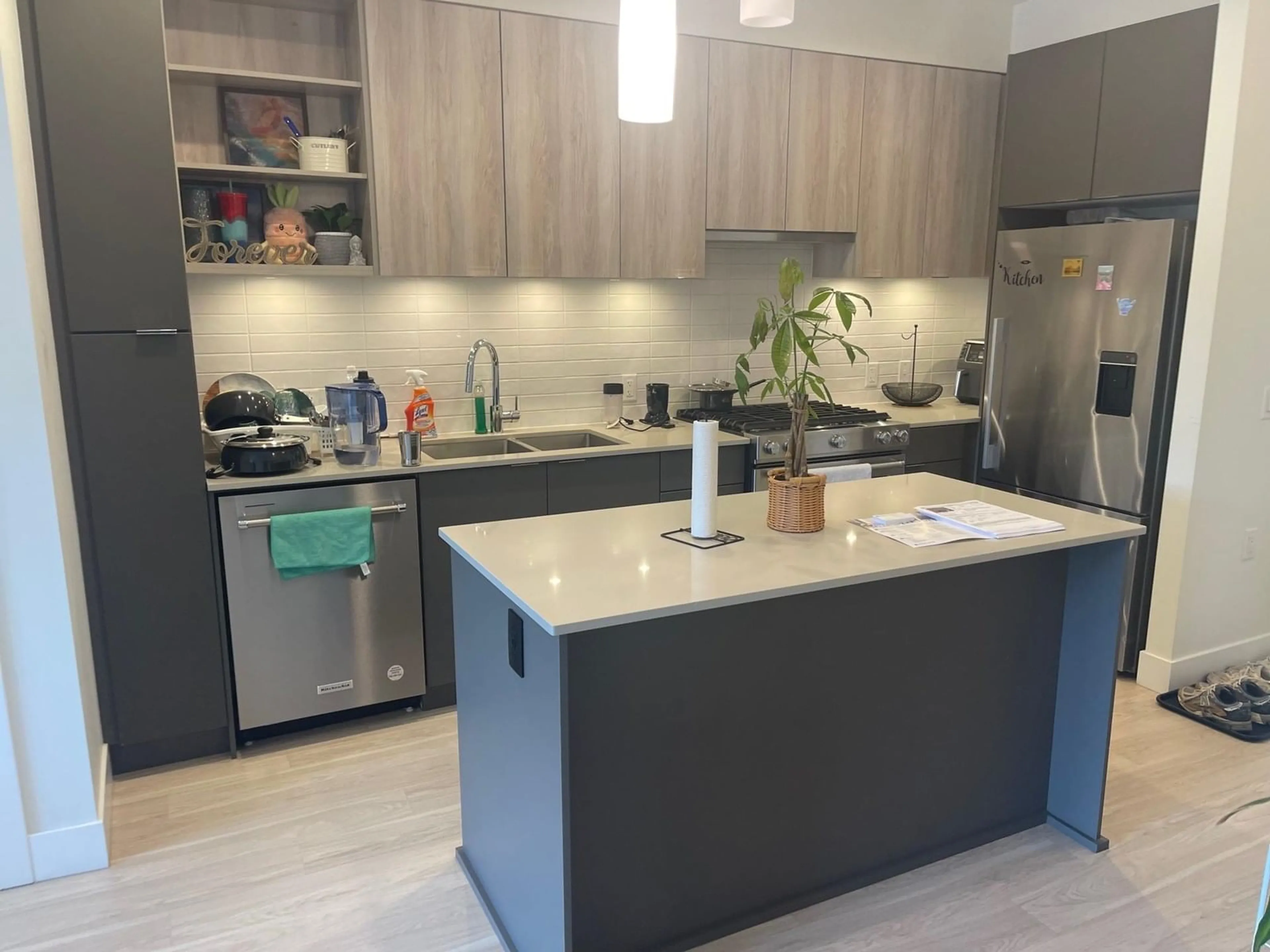 Contemporary kitchen, unknown for 301 - 6960 NICHOLSON, Delta British Columbia V4E0A9