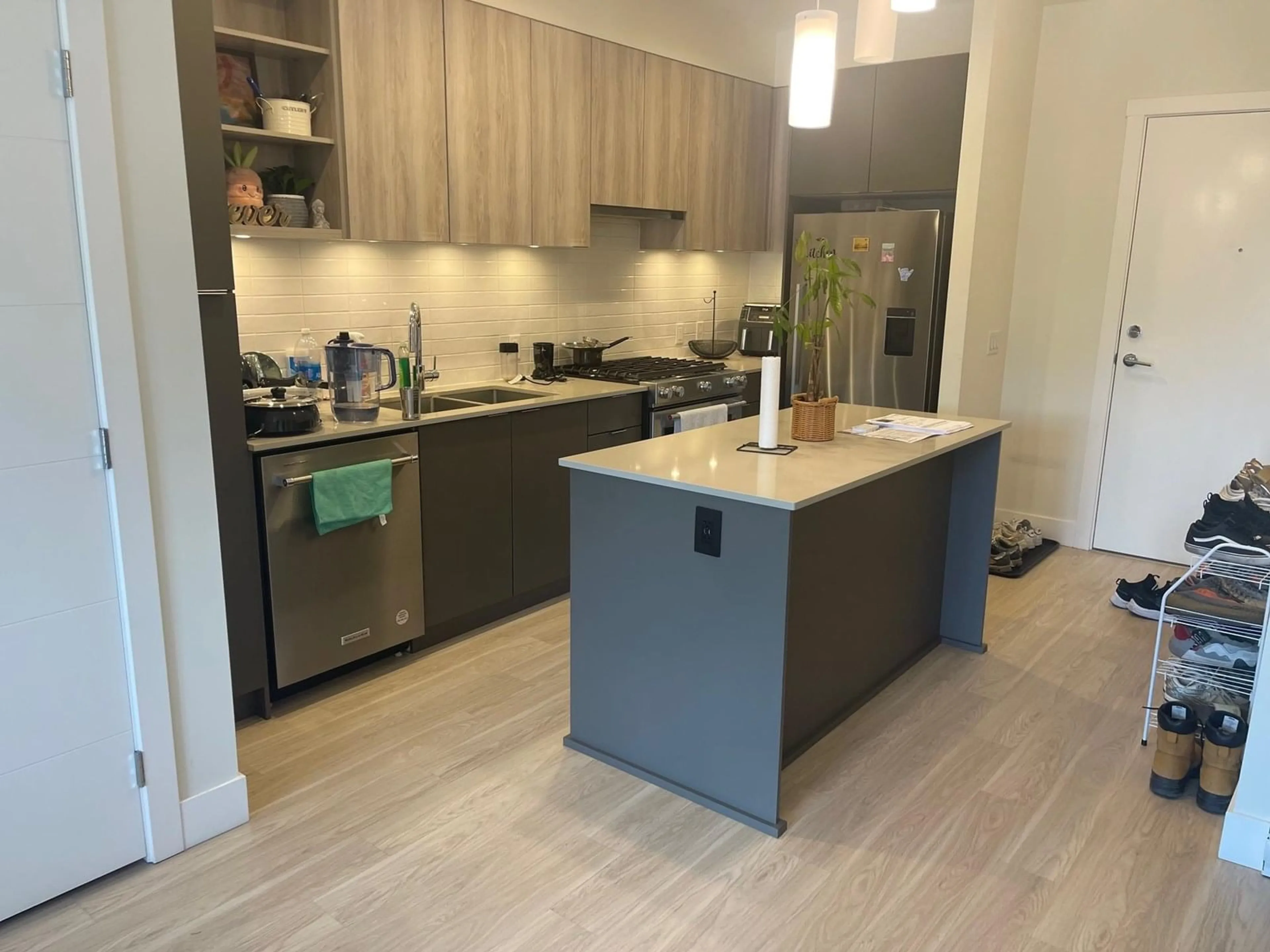 Open concept kitchen, unknown for 301 - 6960 NICHOLSON, Delta British Columbia V4E0A9