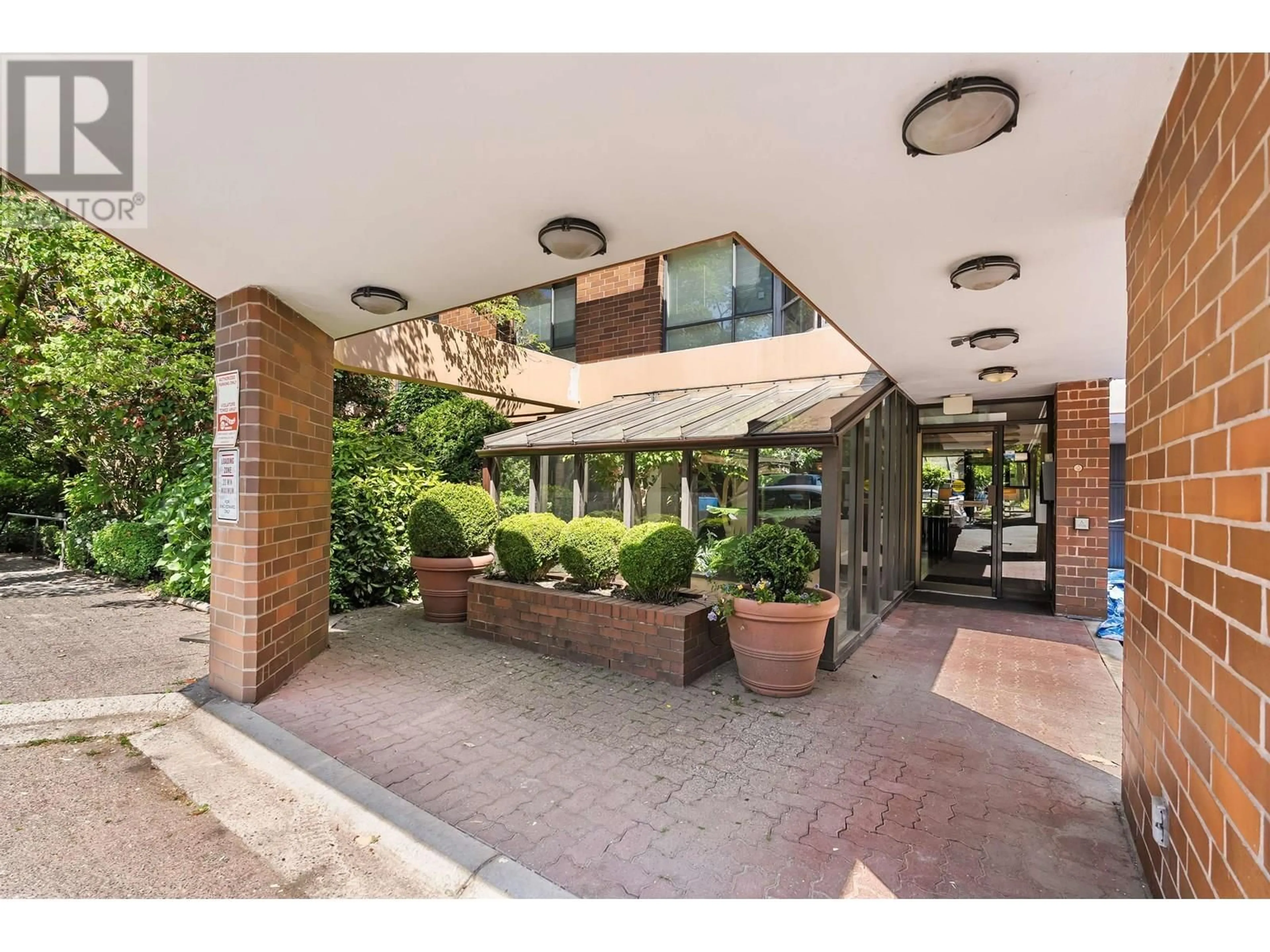 Indoor foyer for 102 - 3905 SPRINGTREE DRIVE, Vancouver British Columbia V6L3E2