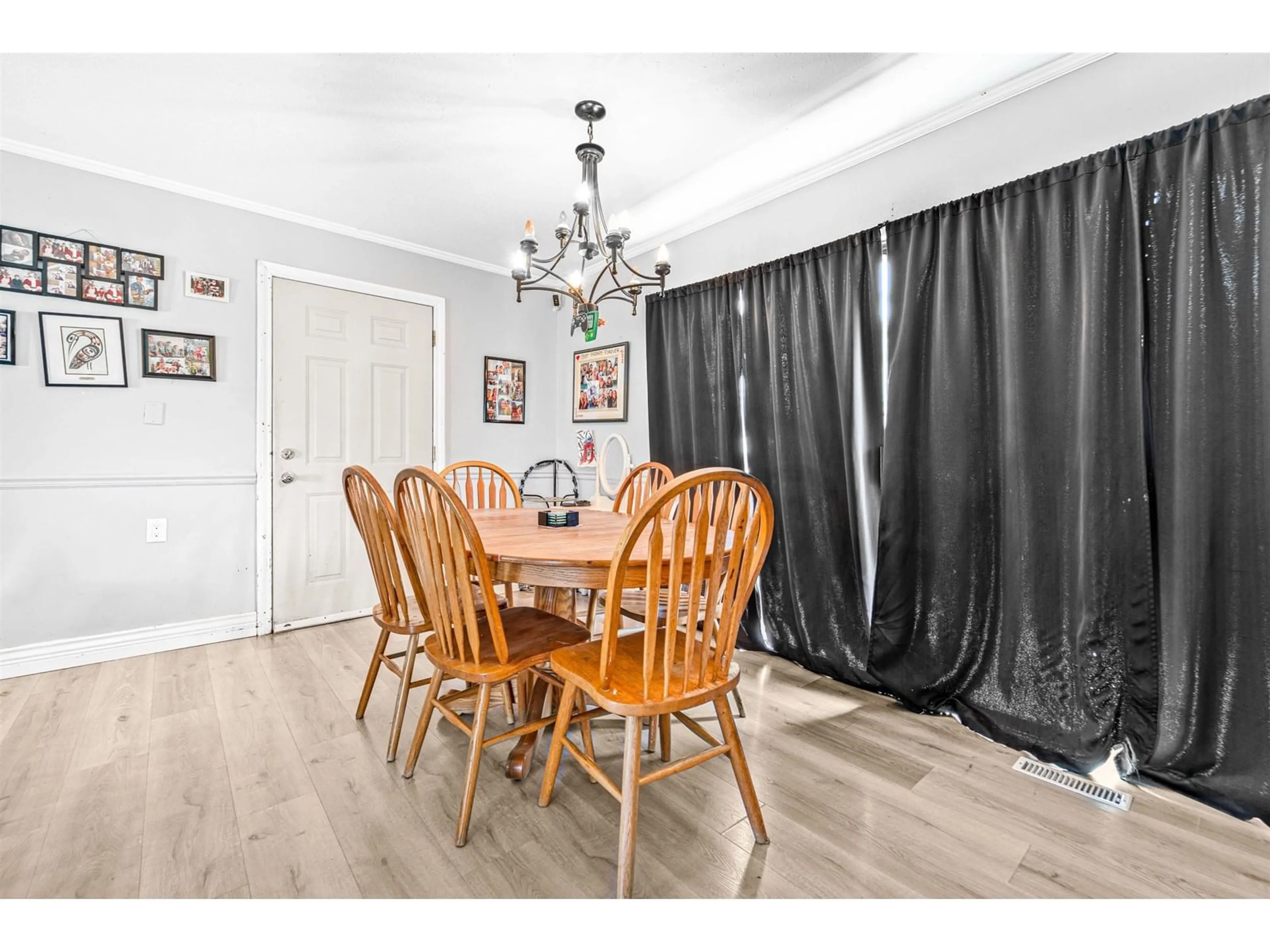 Dining room, wood/laminate floor for 33428 3, Mission British Columbia V2V1P4