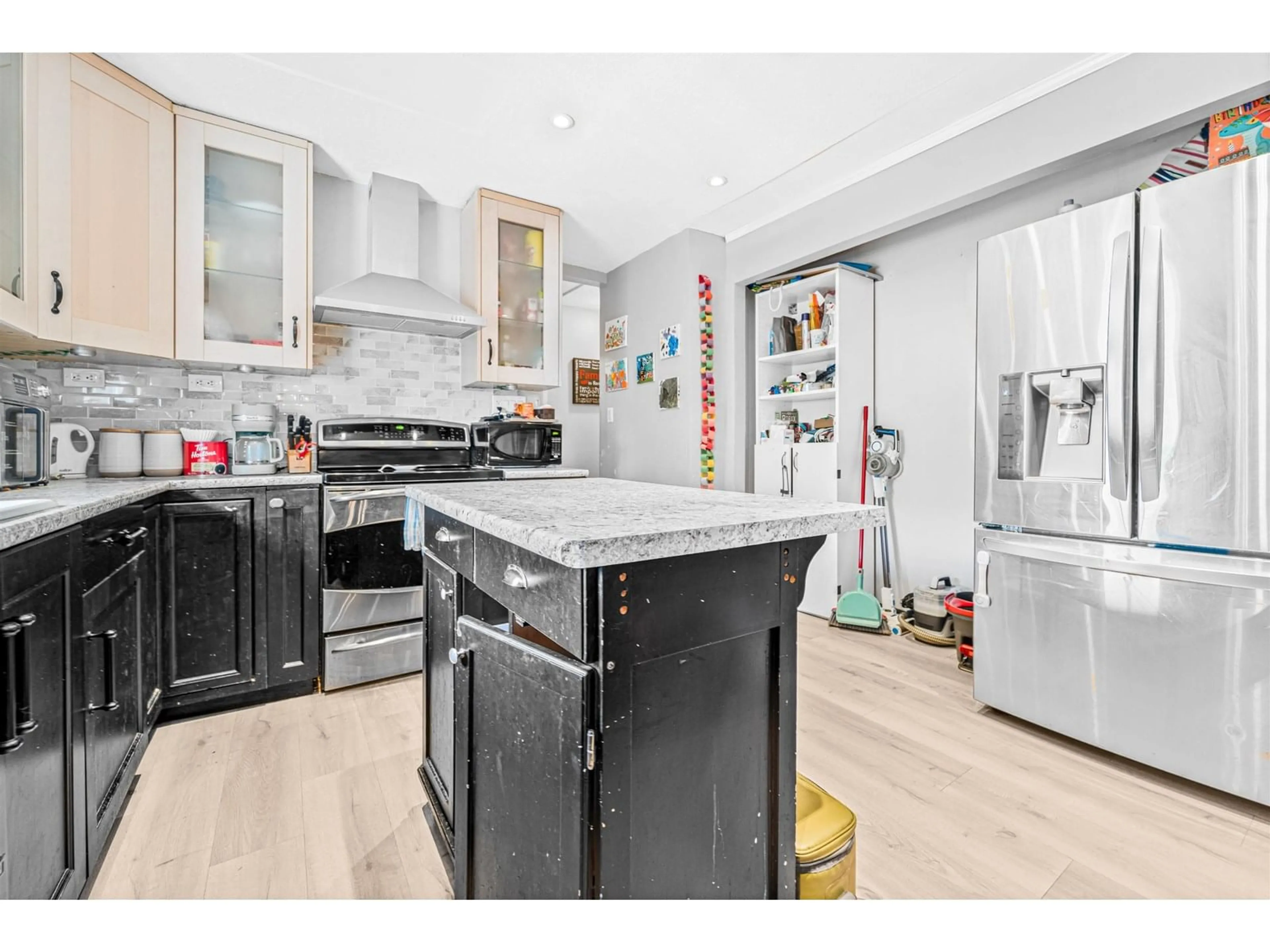 Open concept kitchen, unknown for 33428 3, Mission British Columbia V2V1P4