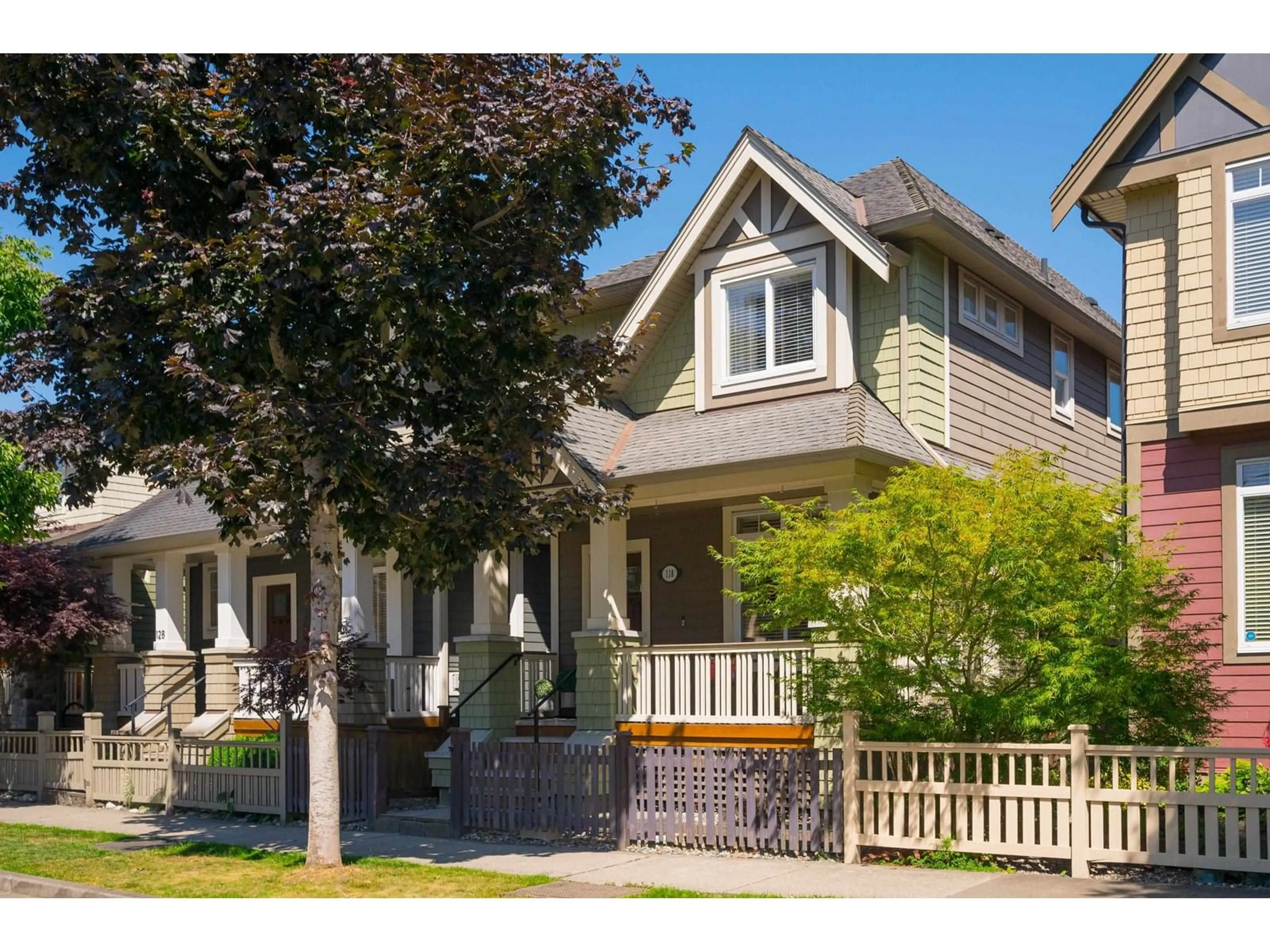 Home with vinyl exterior material, street for 118 172A, Surrey British Columbia V3Z9R2