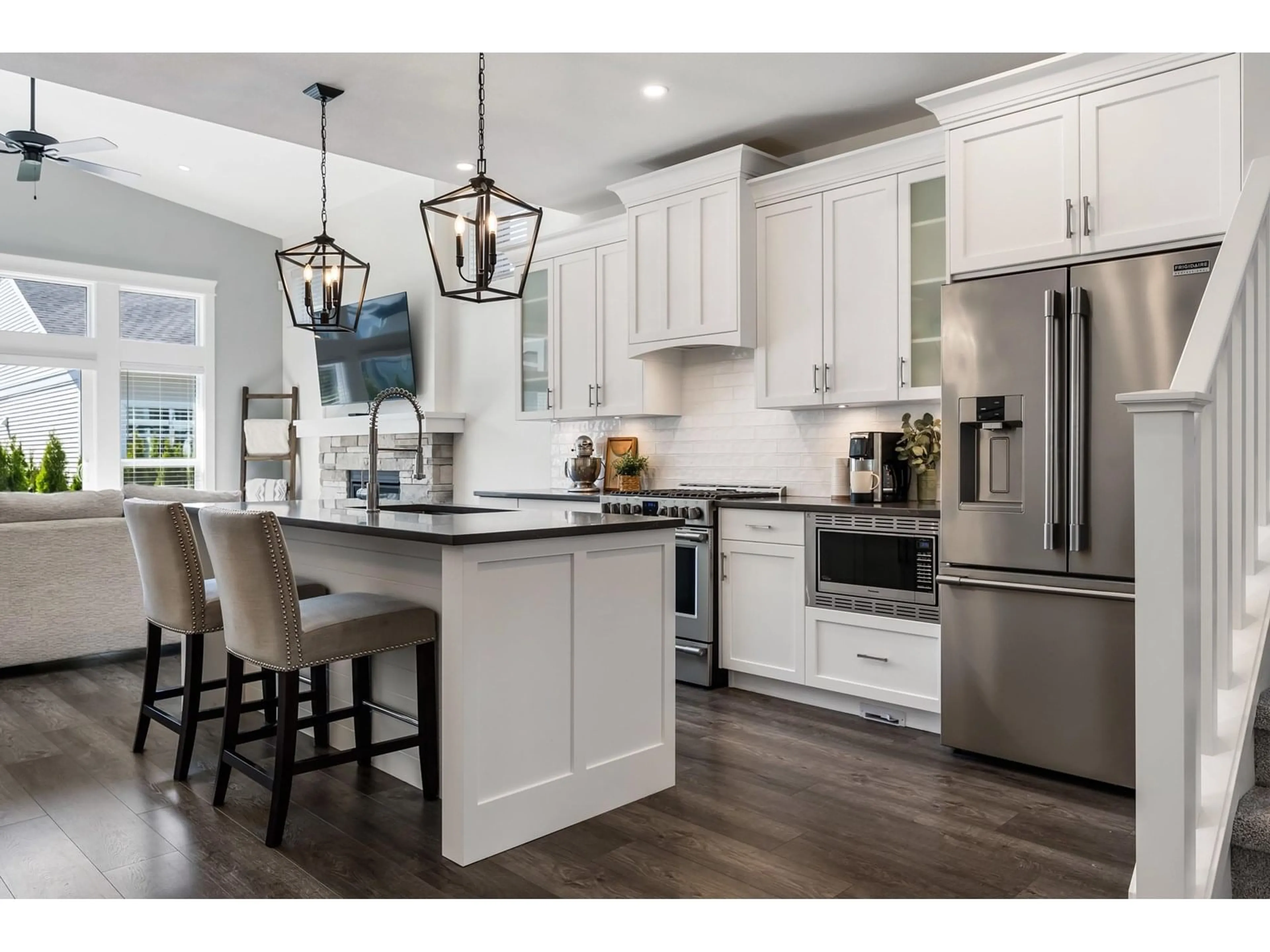 Open concept kitchen, wood/laminate floor for 151 - 46213 HAKWELES ROAD, Chilliwack British Columbia V4Z0C6