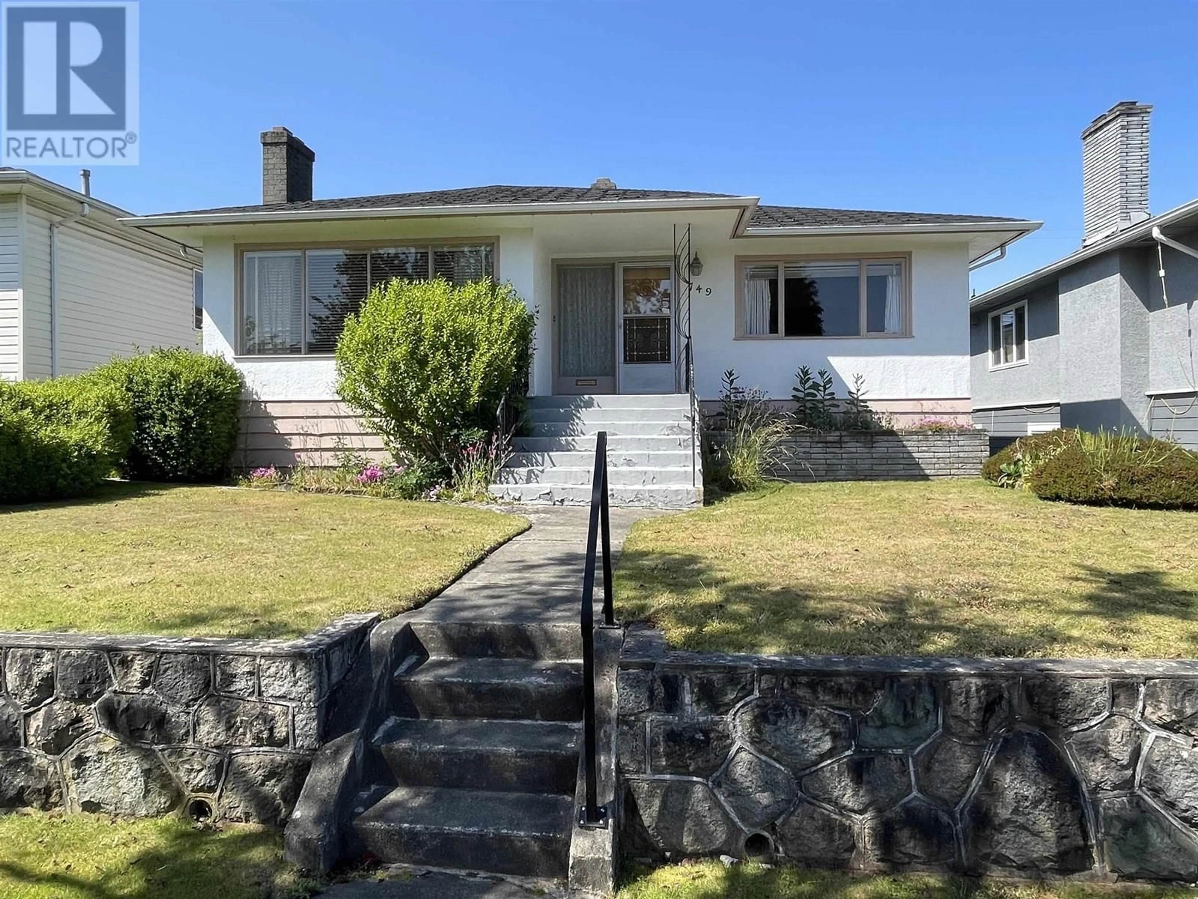 A pic from outside/outdoor area/front of a property/back of a property/a pic from drone, street for 749 60TH AVENUE, Vancouver British Columbia V6P2A1