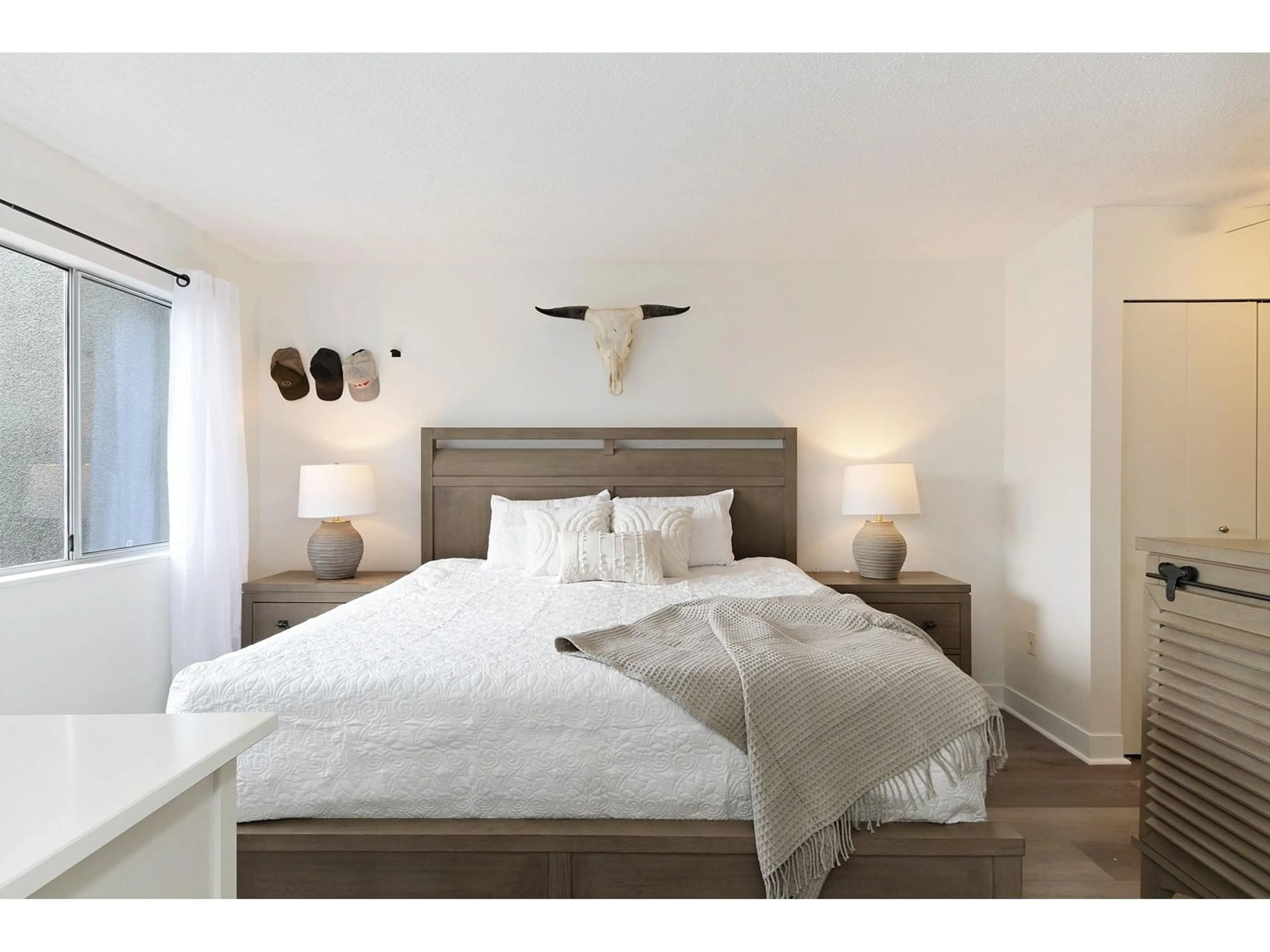 Bedroom with bed, wood/laminate floor for 301 - 5700 200, Langley British Columbia V3A7S6