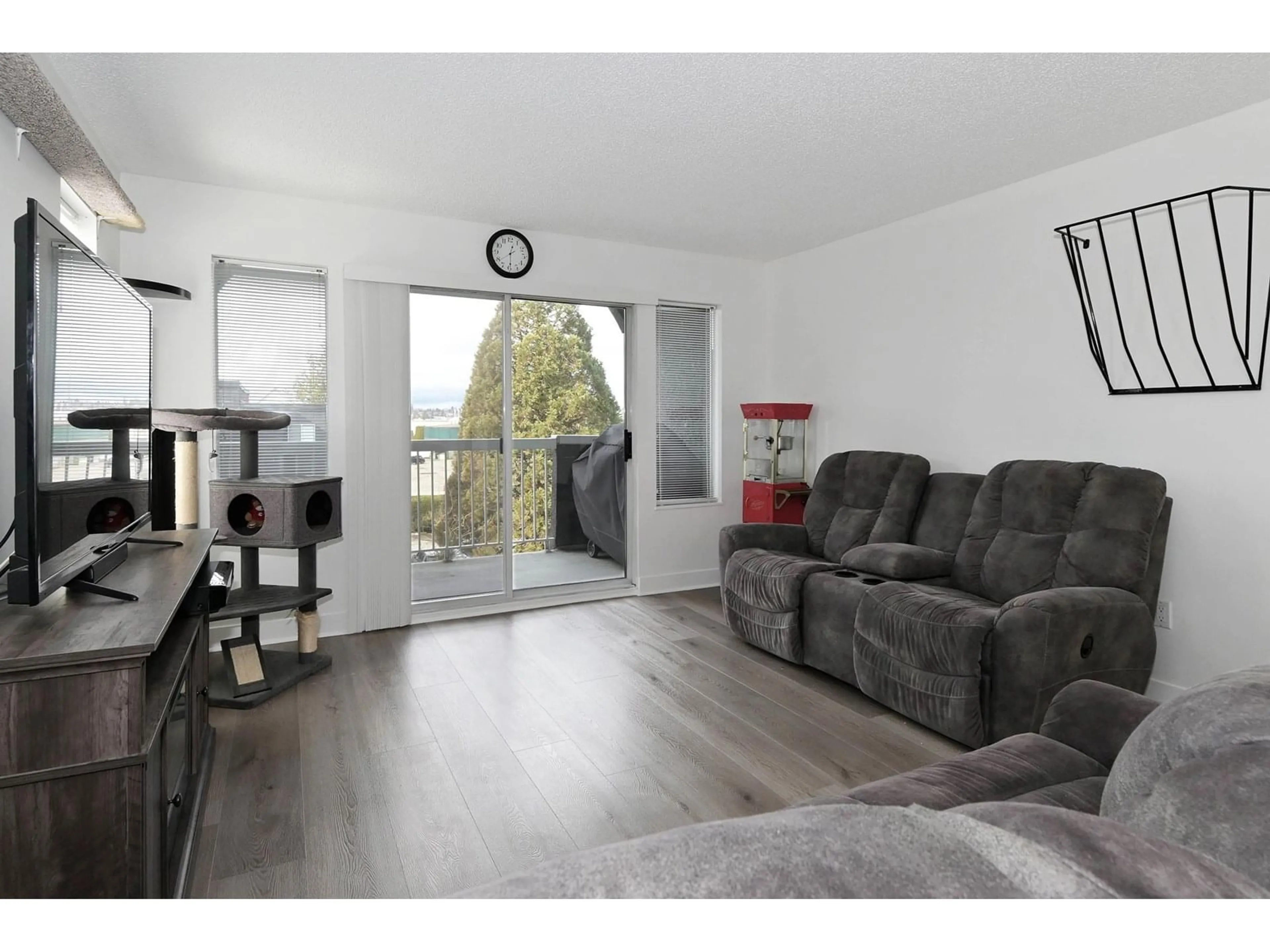 Living room with furniture, wood/laminate floor for 301 - 5700 200, Langley British Columbia V3A7S6