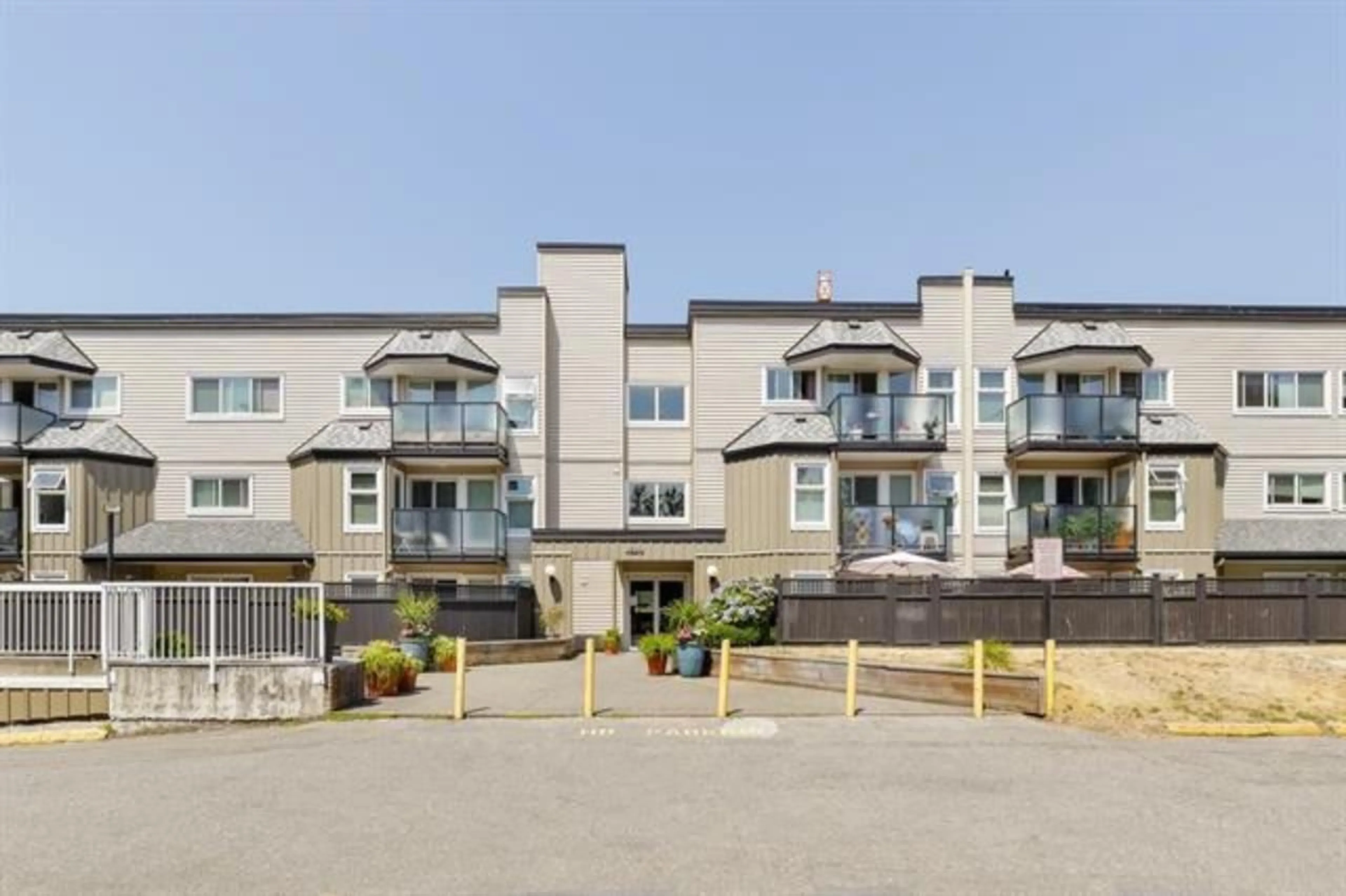 Unknown for 104 - 1850 E SOUTHMERE, Surrey British Columbia V4A6Y6
