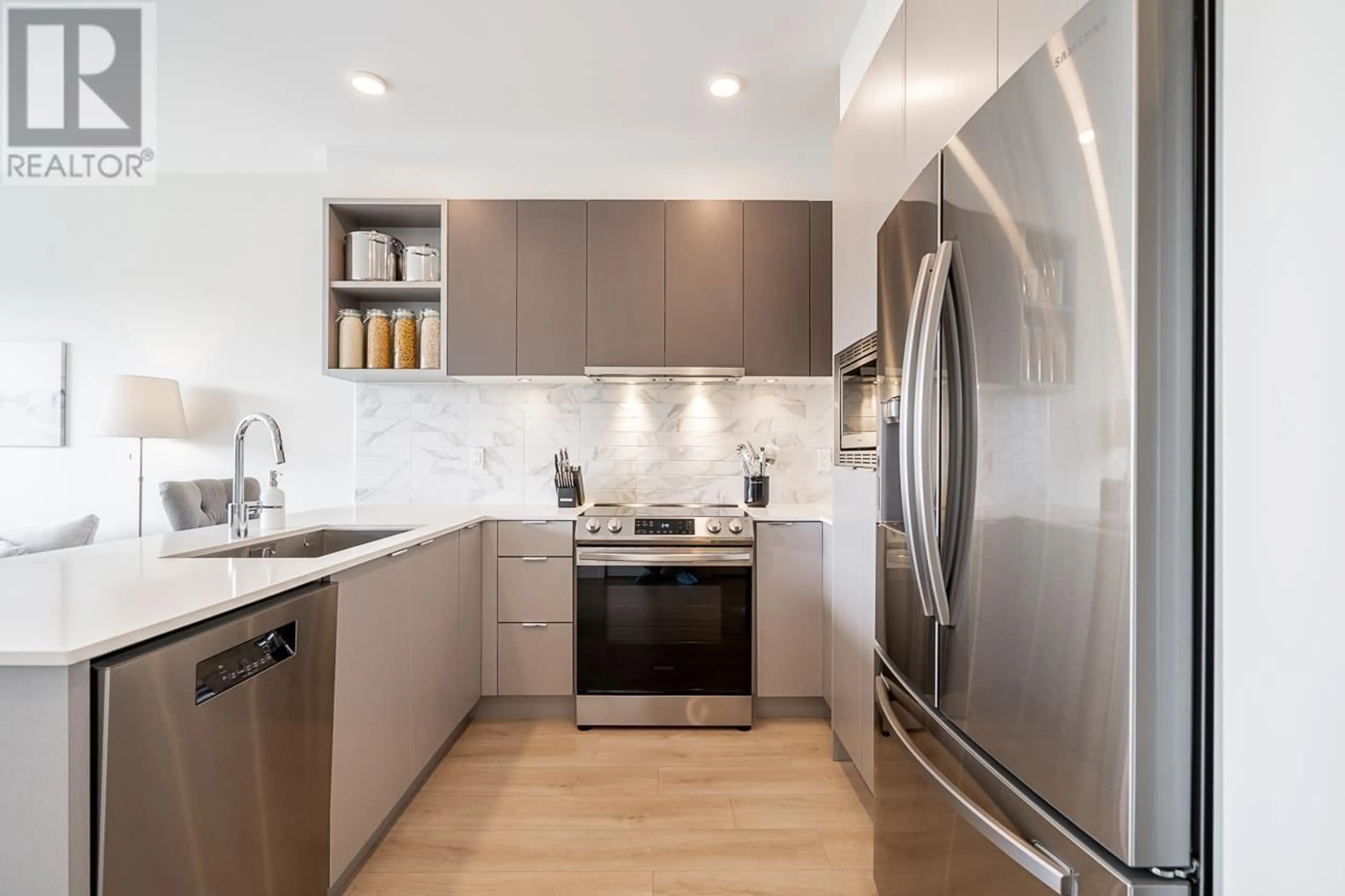 Contemporary kitchen, ceramic/tile floor for 309 - 1792 STARLING DRIVE, Tsawwassen British Columbia V4M0E4