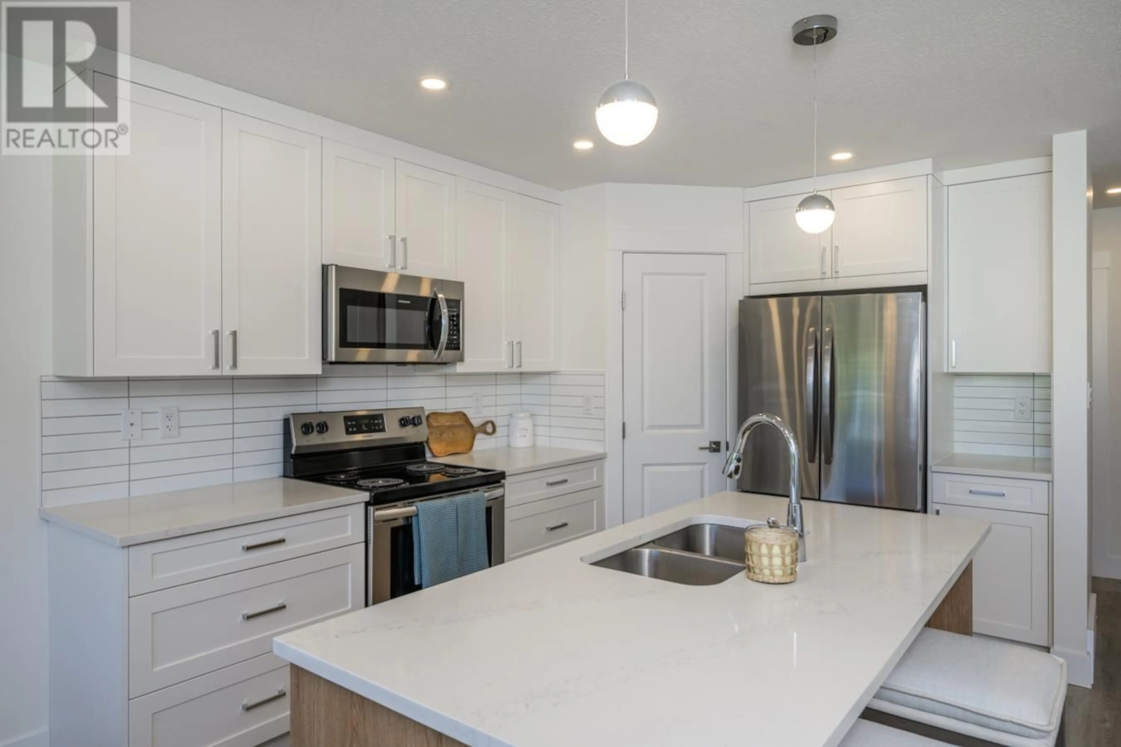 Open concept kitchen, ceramic/tile floor for 113 - 6664 WESTMOUNT DRIVE, Prince George British Columbia V2N6R3