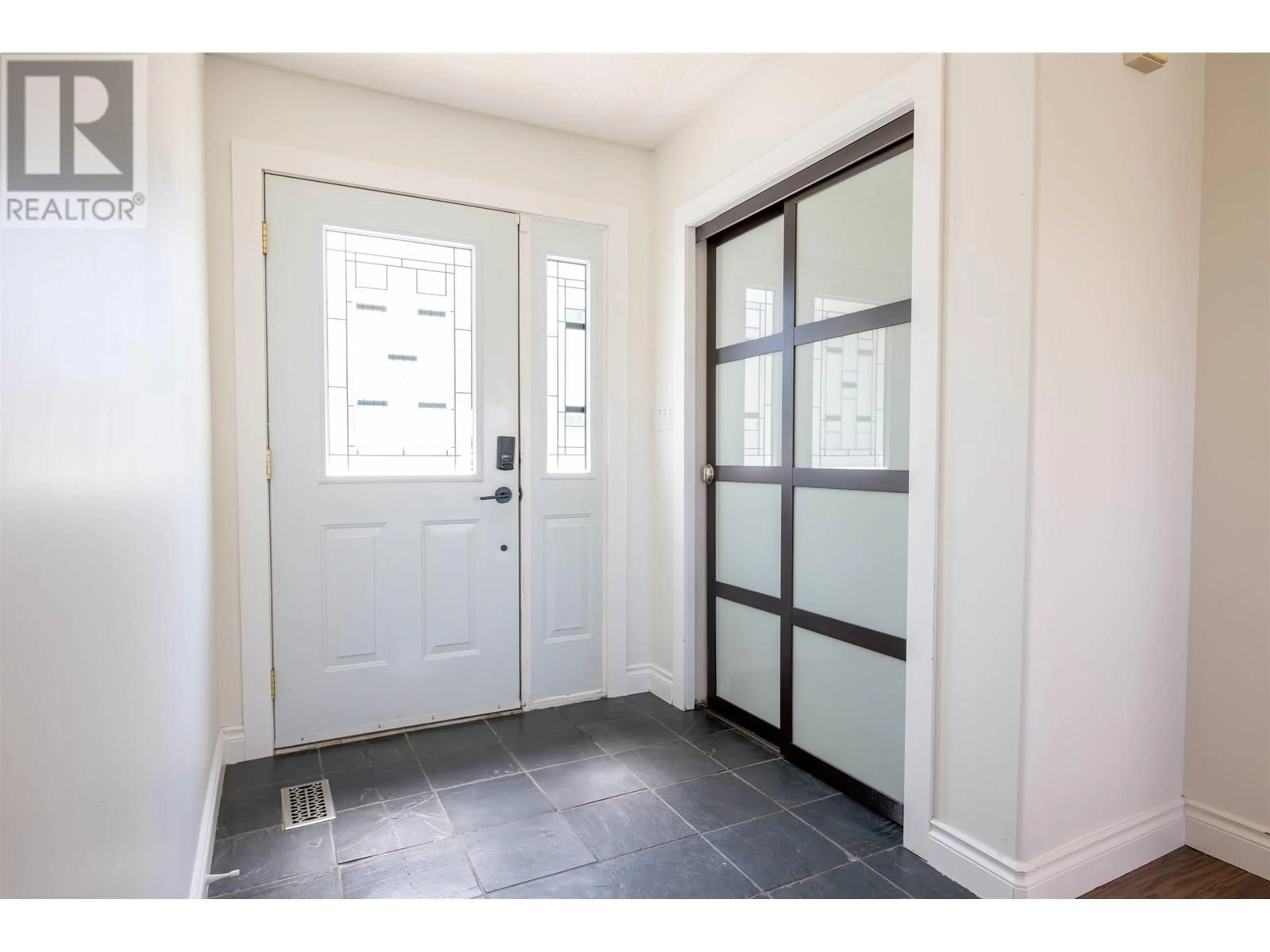 Indoor entryway for 8377 ST LAWRENCE PLACE, Prince George British Columbia V2N5G9