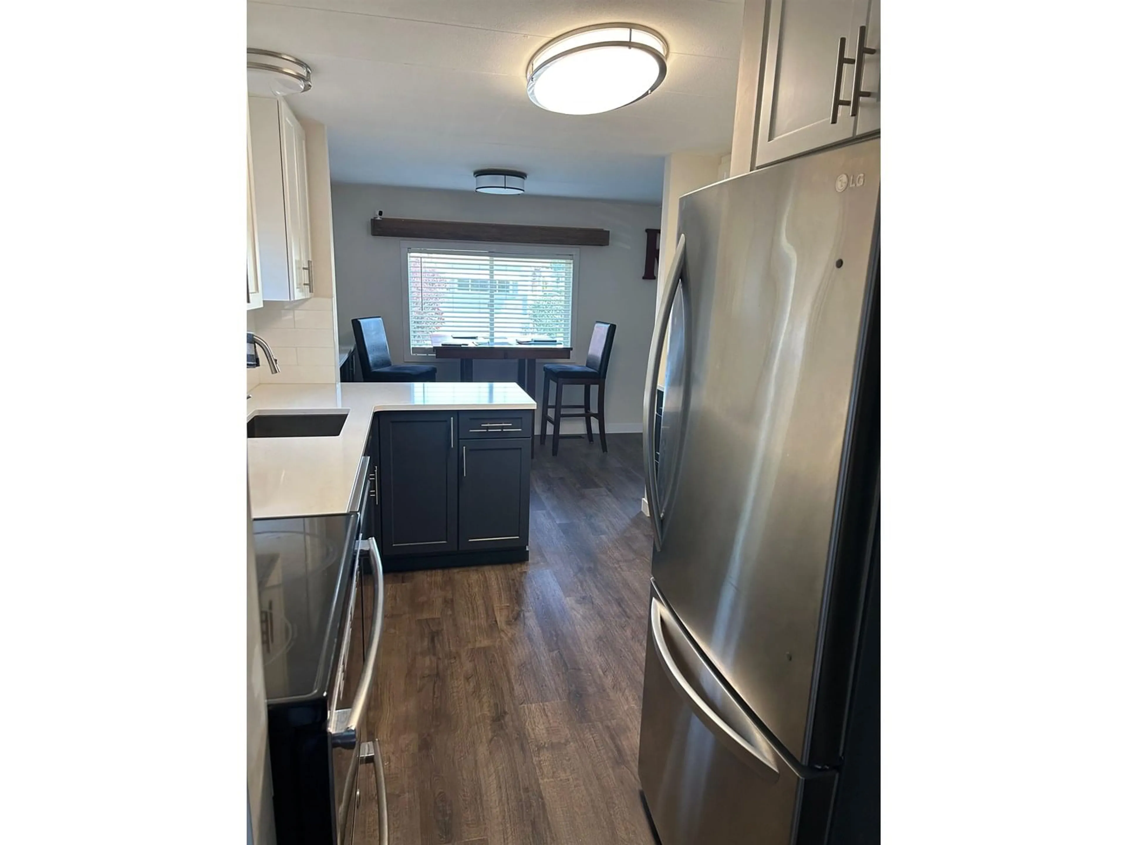 Open concept kitchen, wood/laminate floor for 5 - 31313 LIVINGSTONE, Abbotsford British Columbia V2T4T1