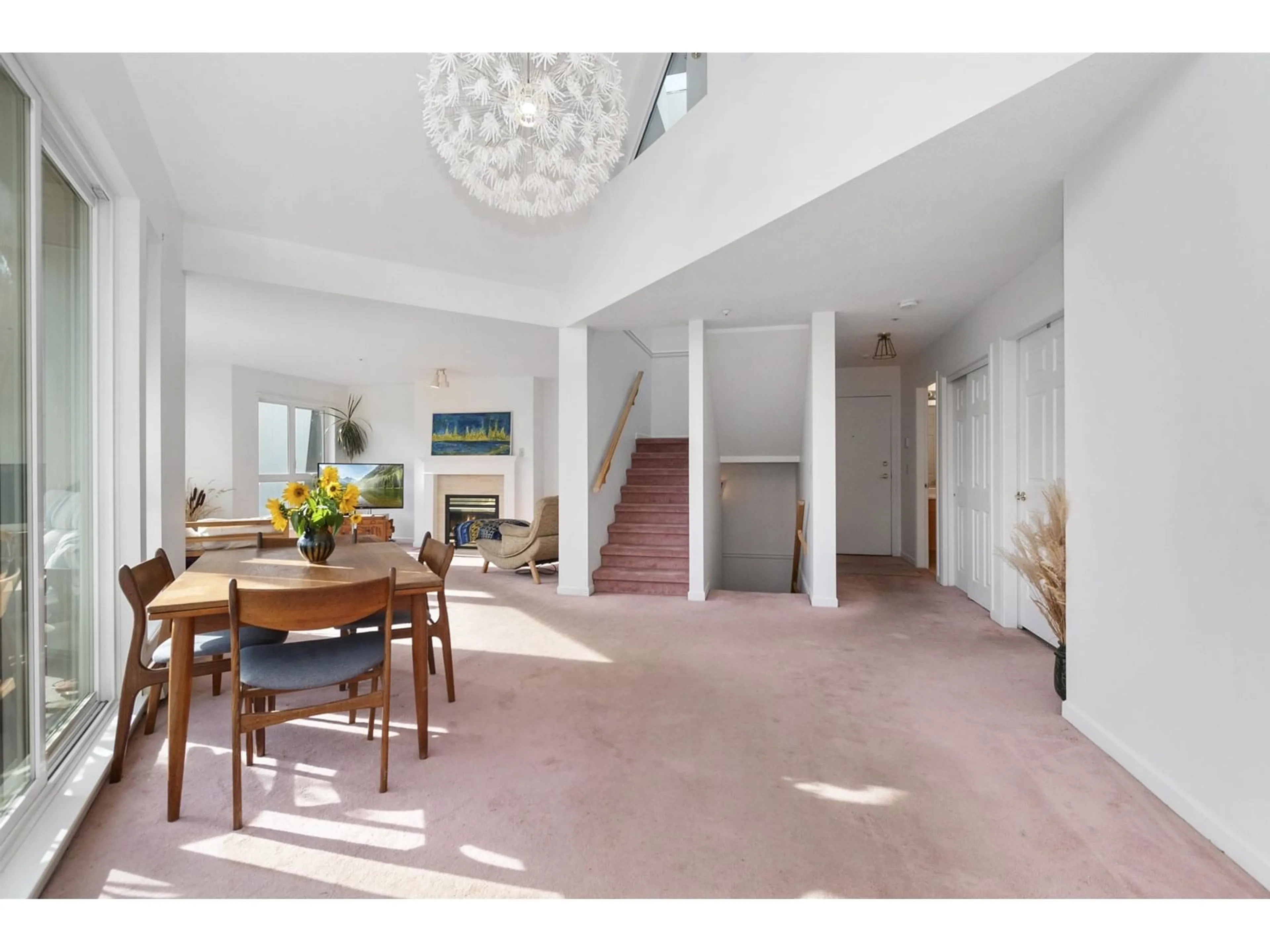 Indoor foyer for 317 - 378 ESPLANADE AVENUE, Harrison Hot Springs British Columbia V0M1K0