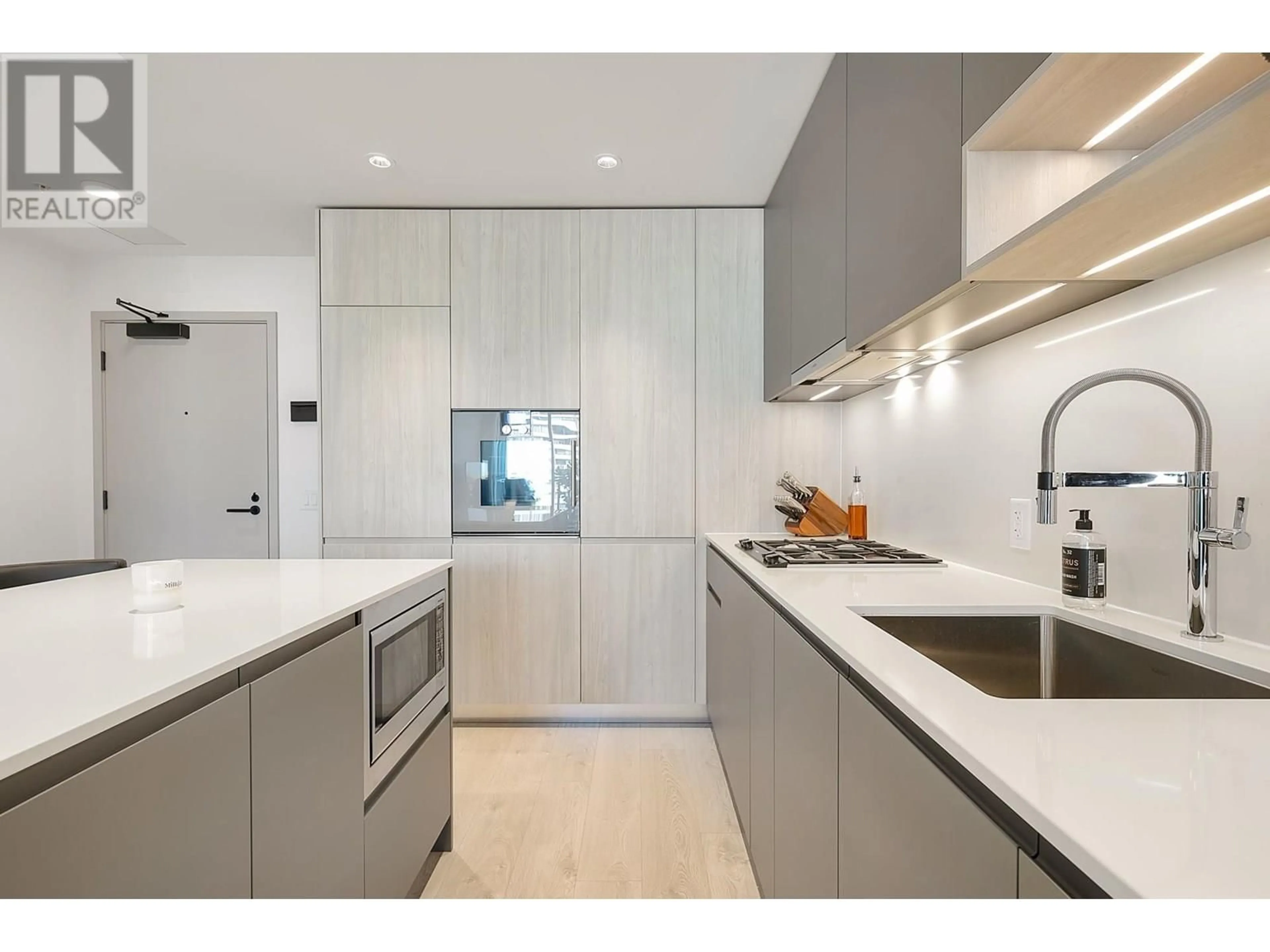 Contemporary kitchen, unknown for 620 - 6808 MINORU BOULEVARD, Richmond British Columbia V6Y0M7