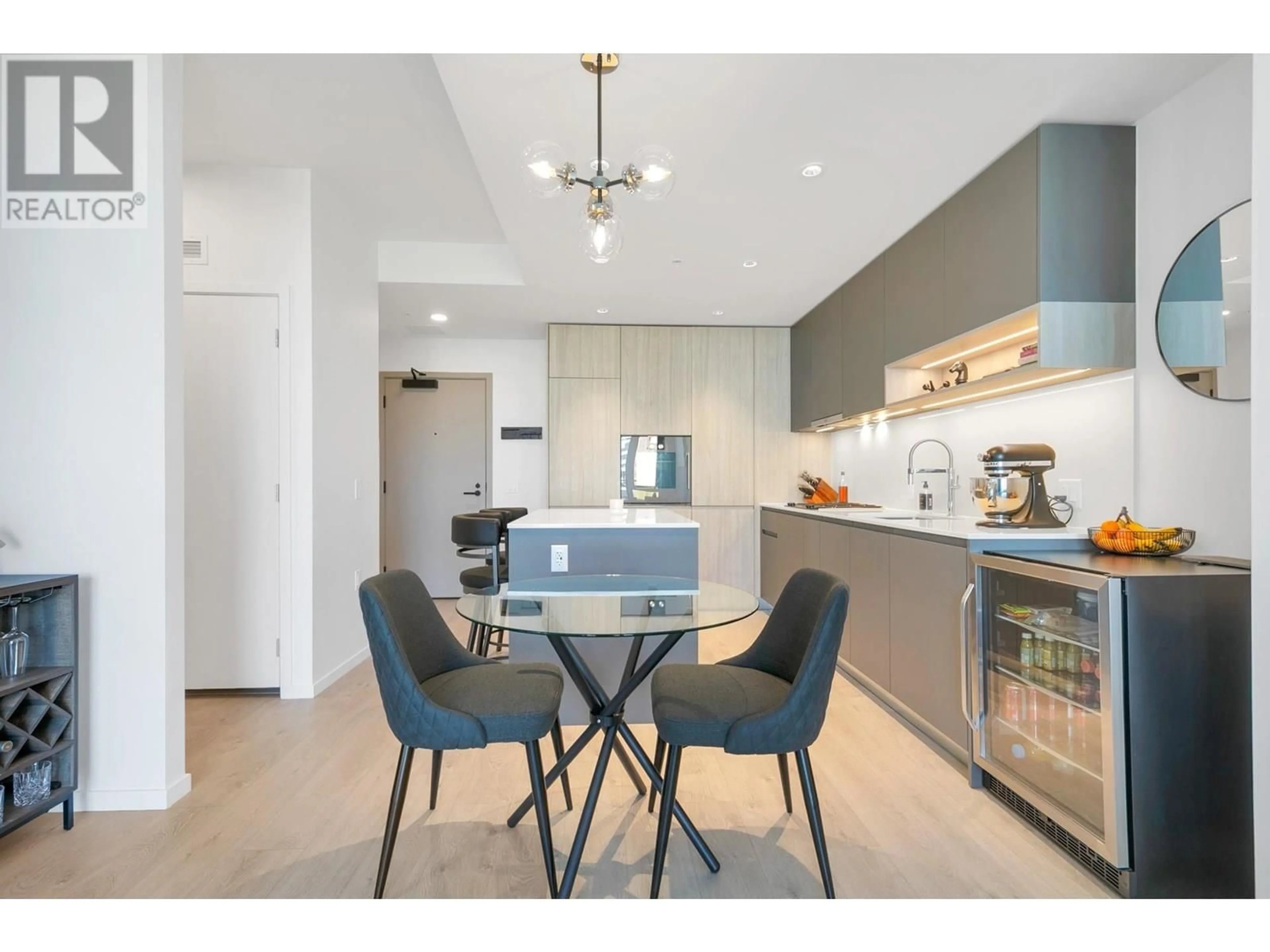 Open concept kitchen, unknown for 620 - 6808 MINORU BOULEVARD, Richmond British Columbia V6Y0M7